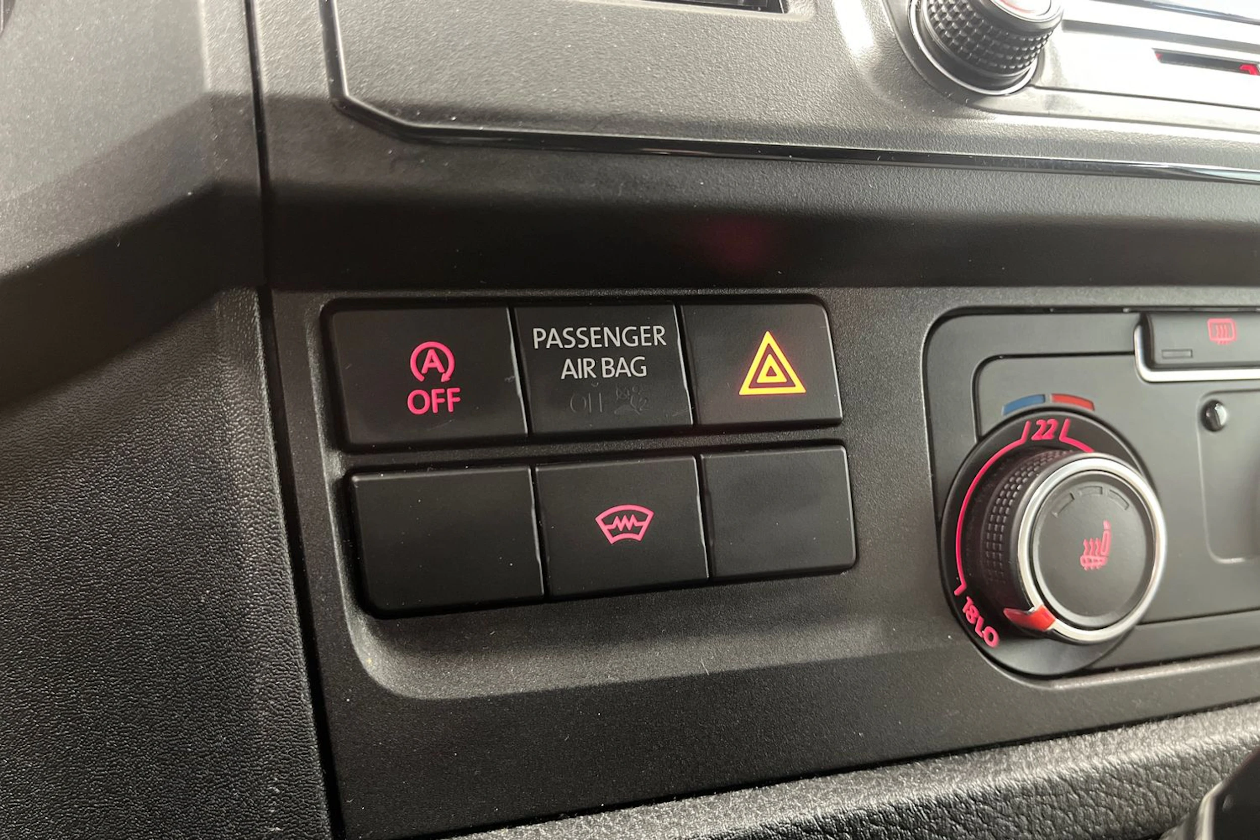 sininen Volkswagen Transporter 2019 kuva 27.