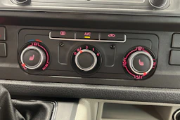 sininen Volkswagen Transporter 2019 kuva 27.