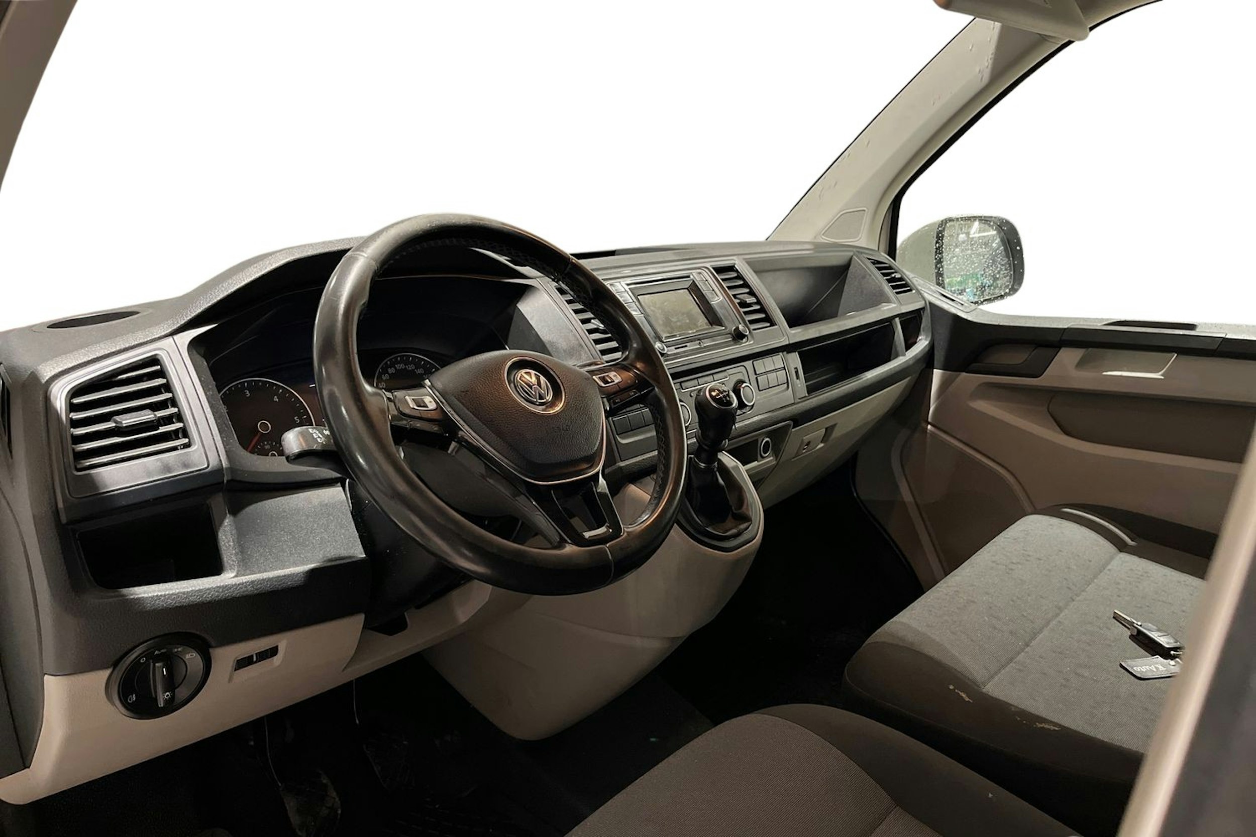 valkoinen Volkswagen Transporter 2019 kuva 3.