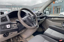 valkoinen Volkswagen Transporter 2019 kuva 4.