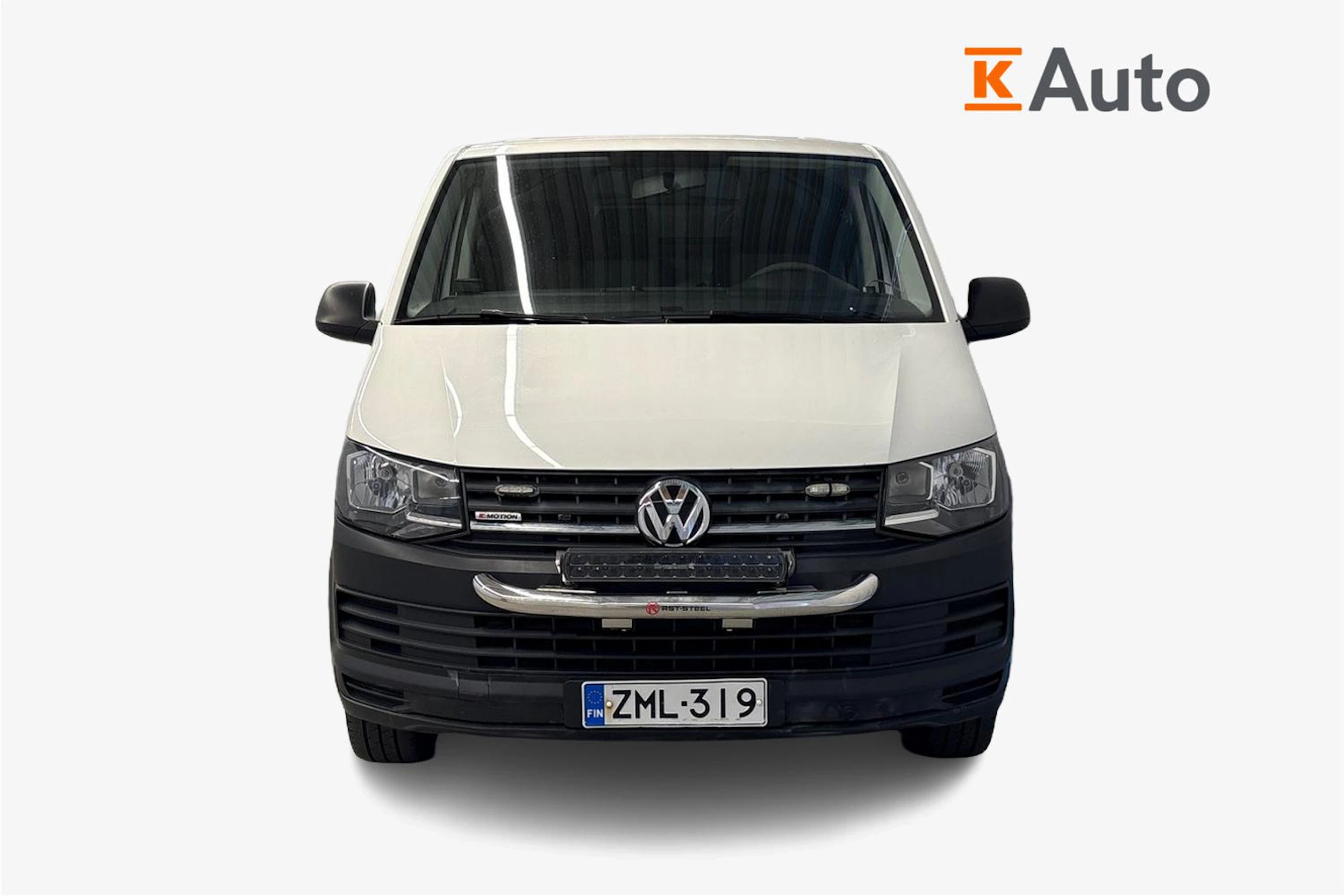 valkoinen Volkswagen Transporter 2019 kuva 5.