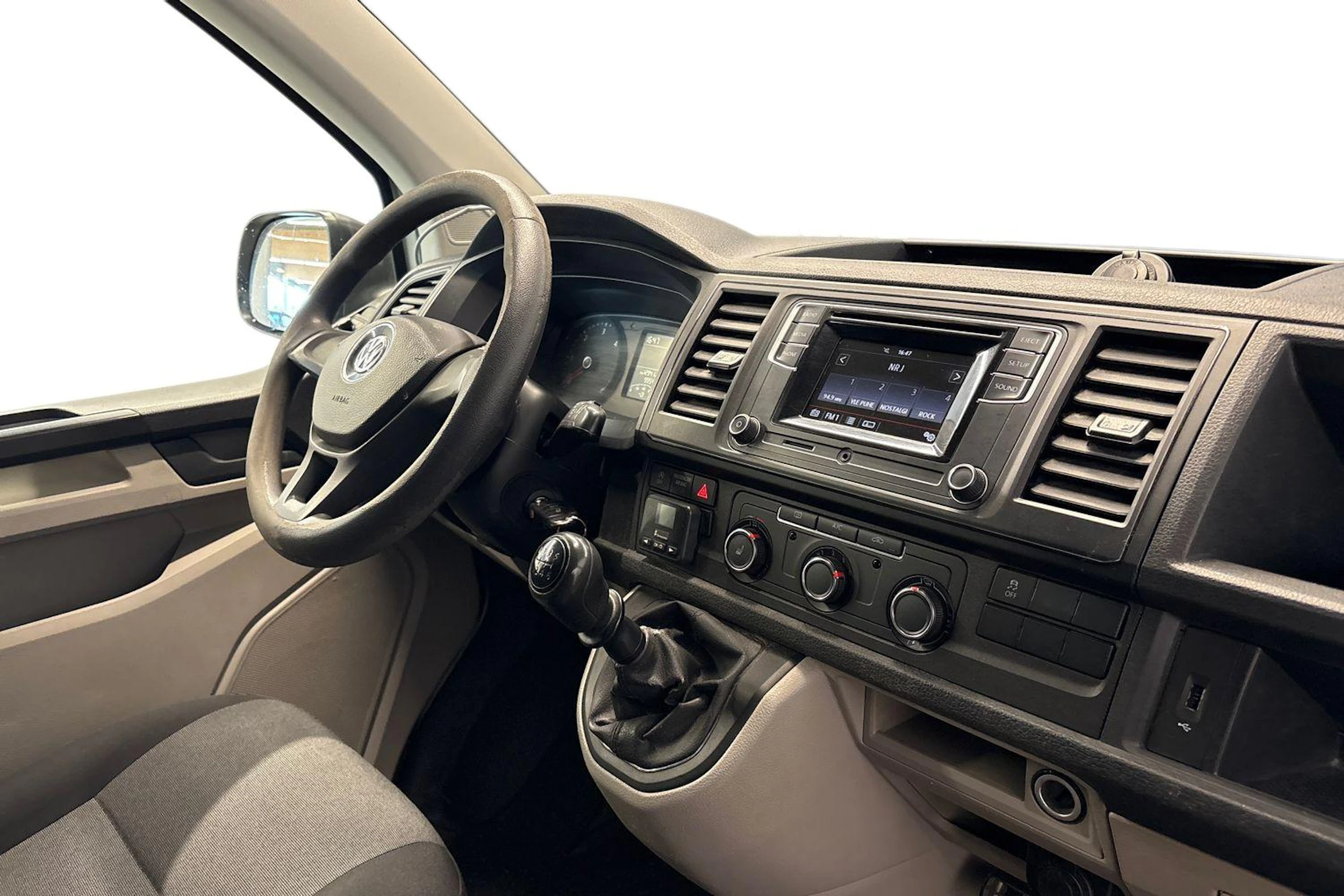 valkoinen Volkswagen Transporter 2019 kuva 11.