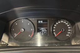 valkoinen Volkswagen Transporter 2019 kuva 13.
