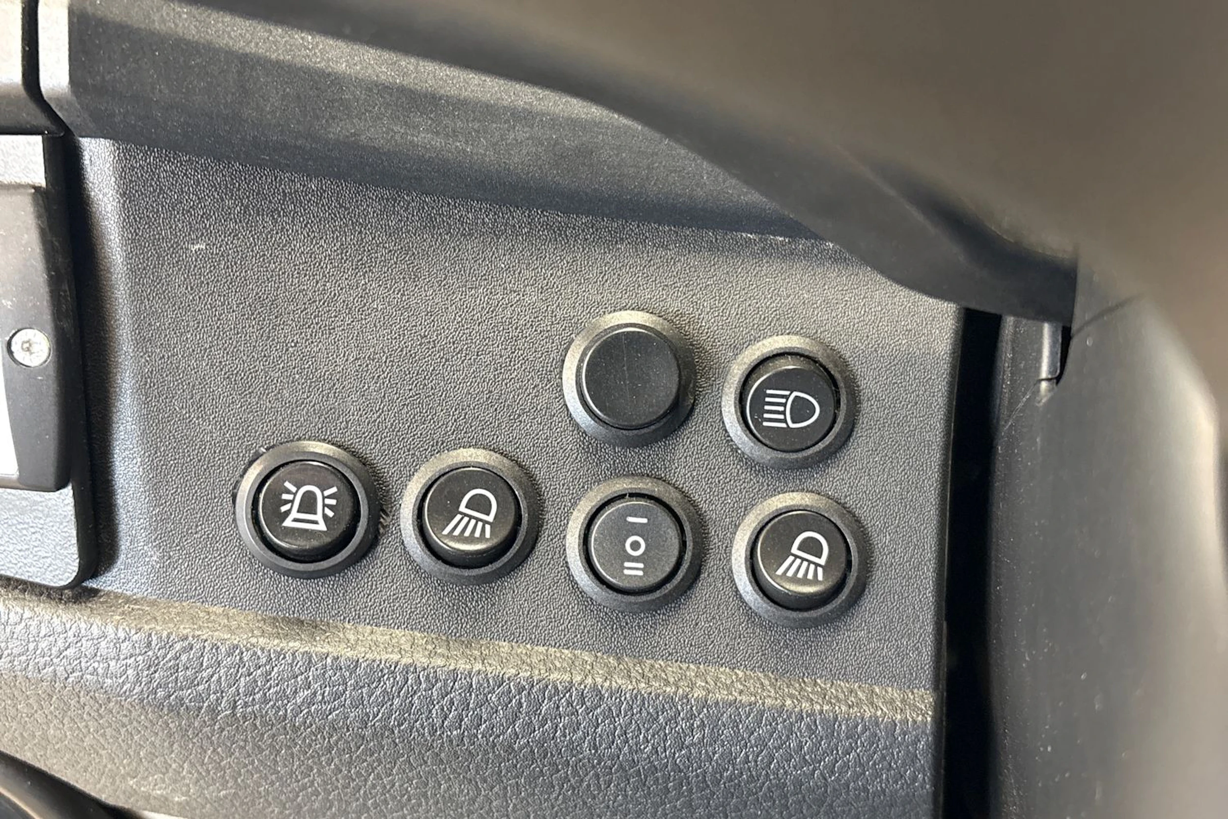 valkoinen Volkswagen Transporter 2019 kuva 15.