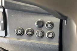 valkoinen Volkswagen Transporter 2019 kuva 15.