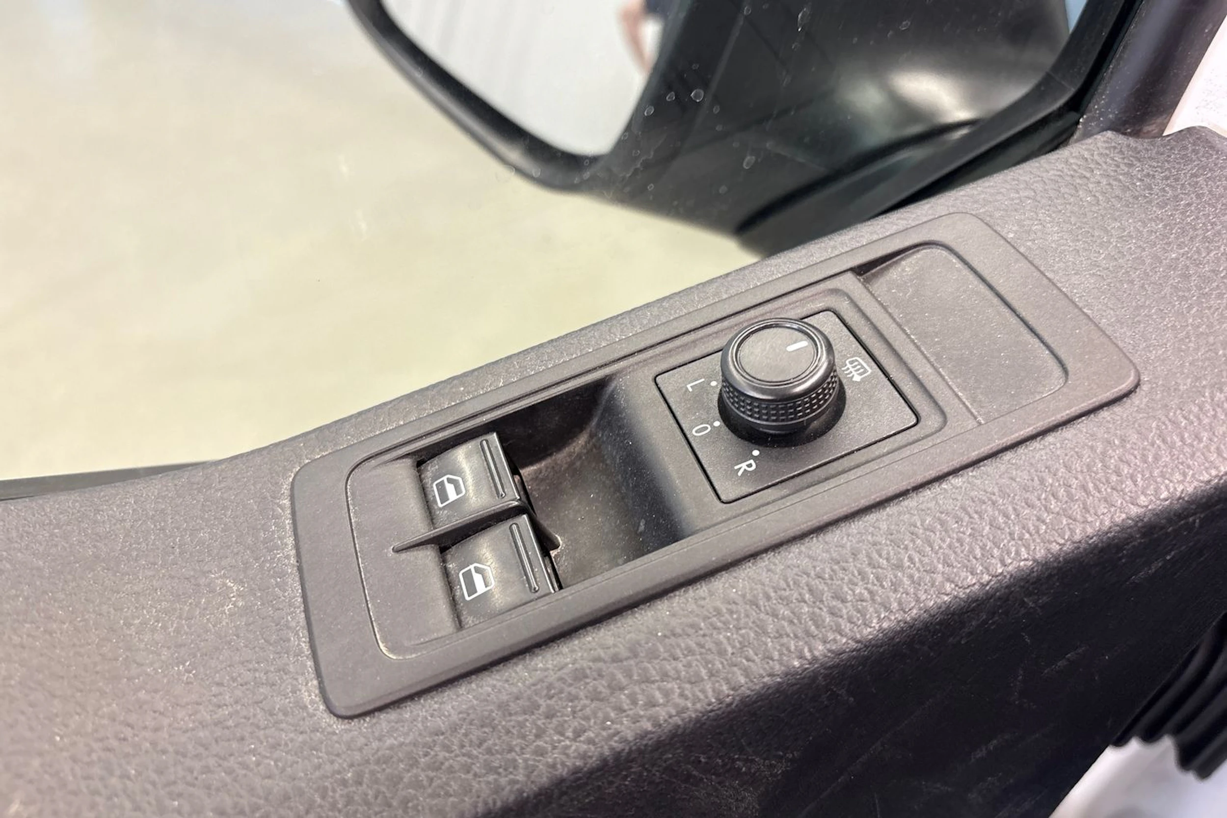 valkoinen Volkswagen Transporter 2019 kuva 18.