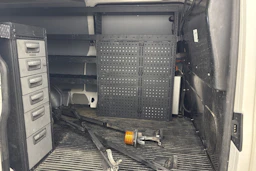 valkoinen Volkswagen Transporter 2019 kuva 24.