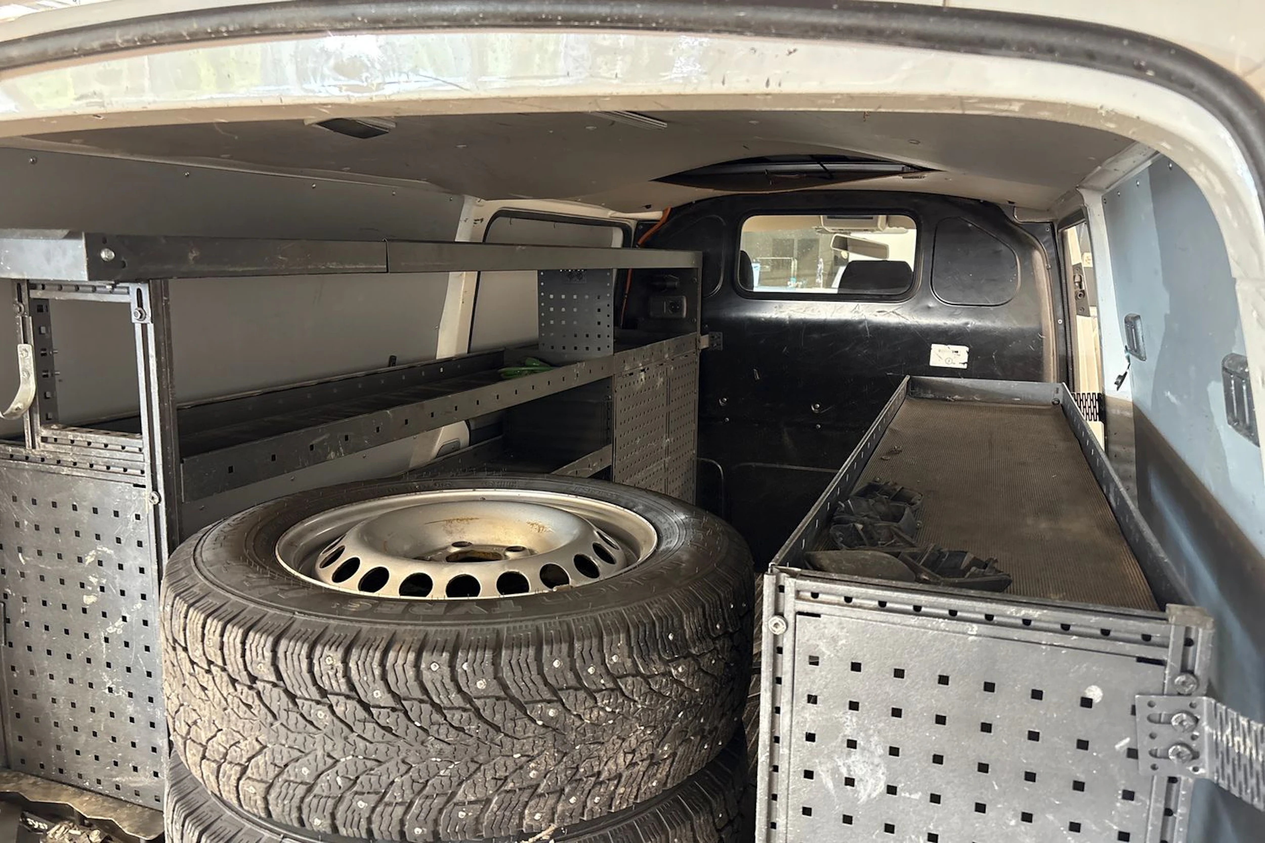 valkoinen Volkswagen Transporter 2019 kuva 26.