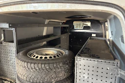 valkoinen Volkswagen Transporter 2019 kuva 26.