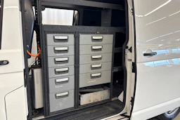 valkoinen Volkswagen Transporter 2019 kuva 28.