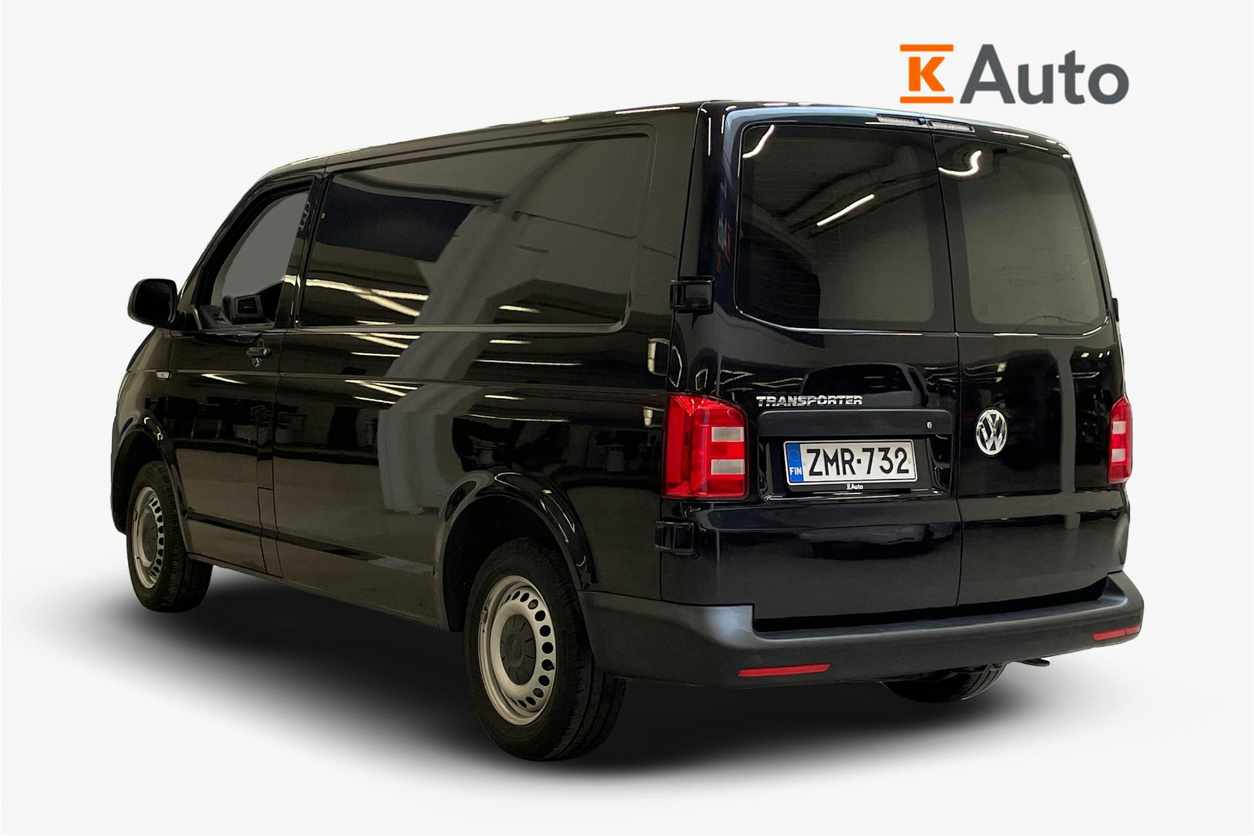 musta Volkswagen Transporter 2019 kuva 2.
