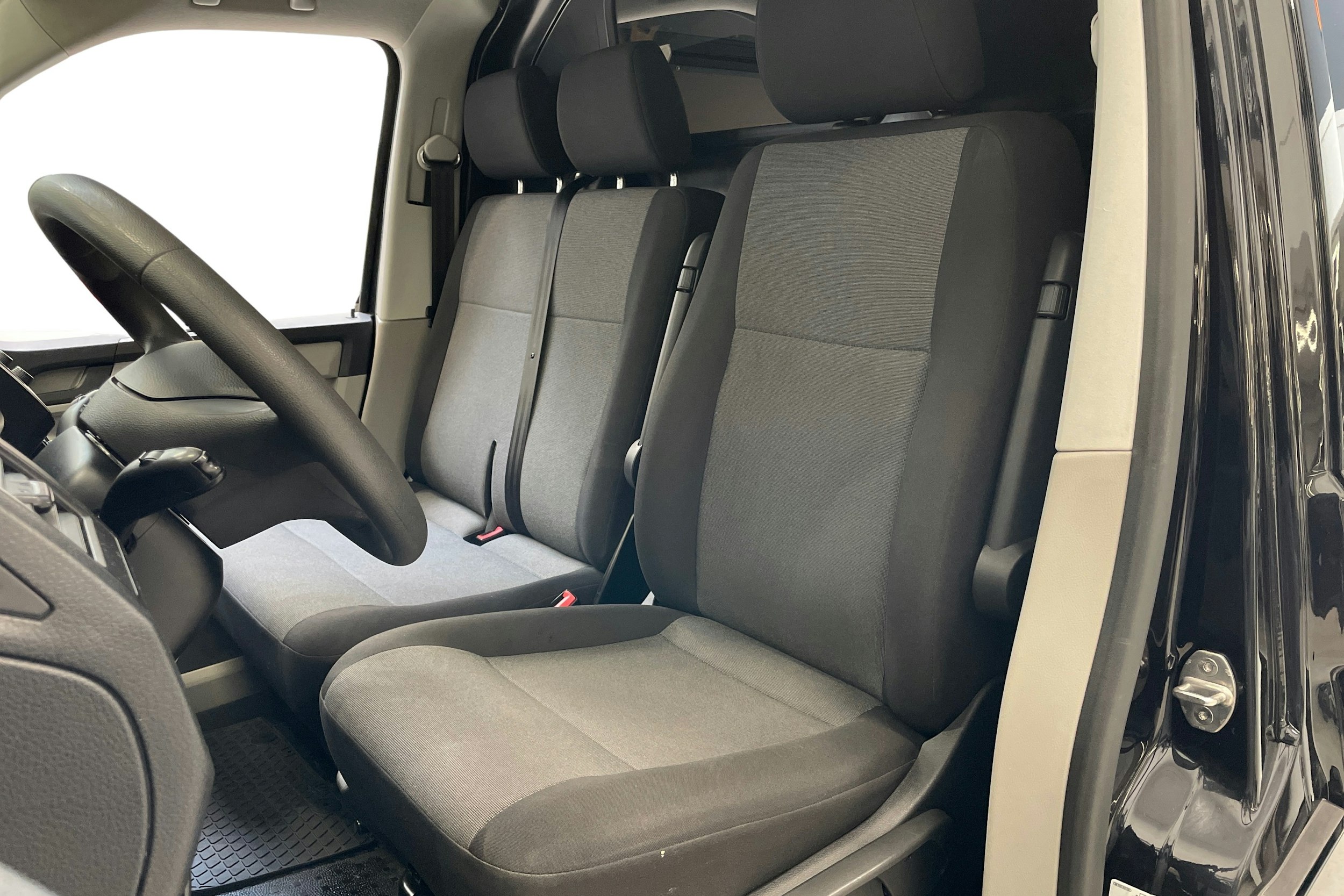 musta Volkswagen Transporter 2019 kuva 9.