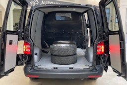 musta Volkswagen Transporter 2019 kuva 14.