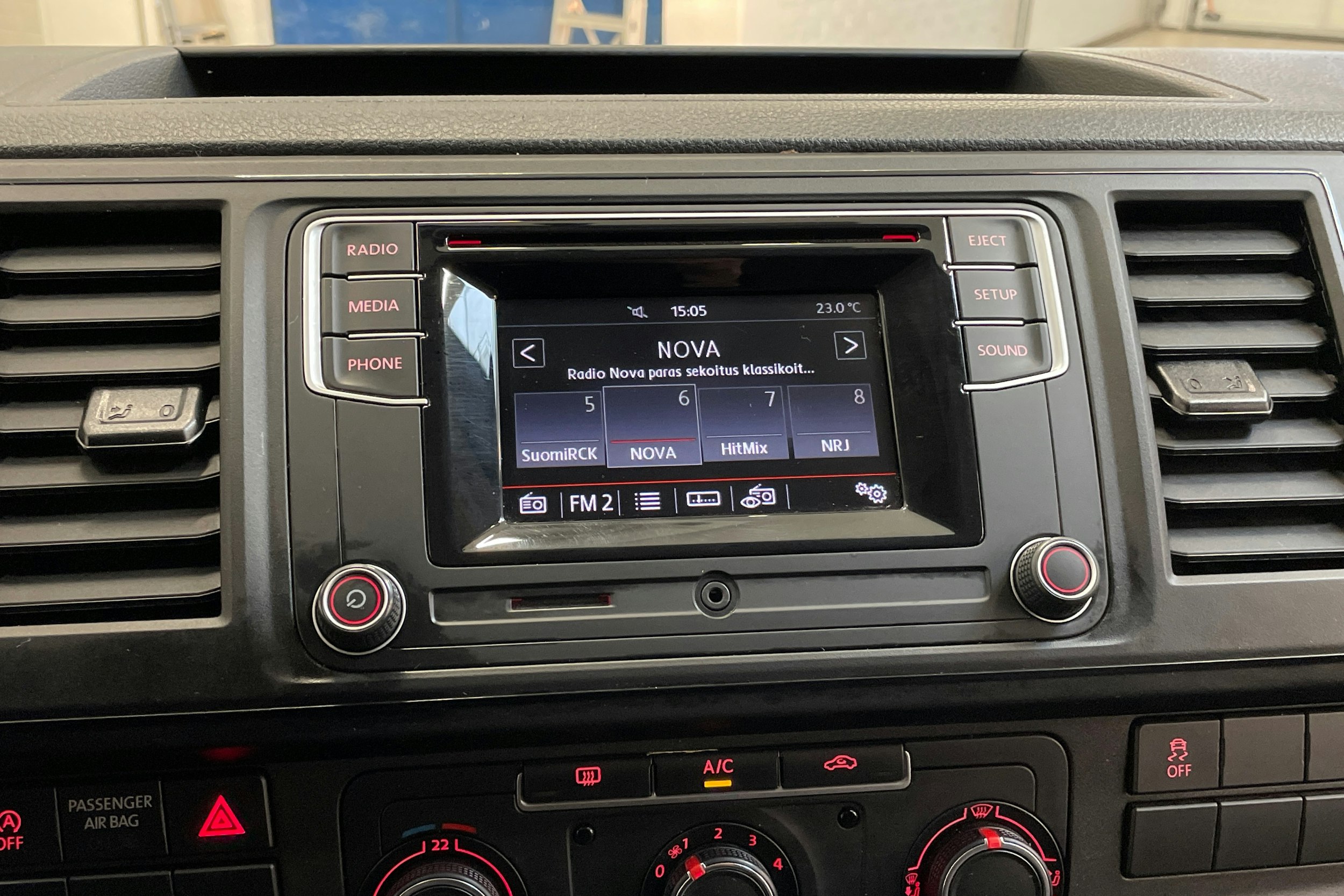 musta Volkswagen Transporter 2019 kuva 17.