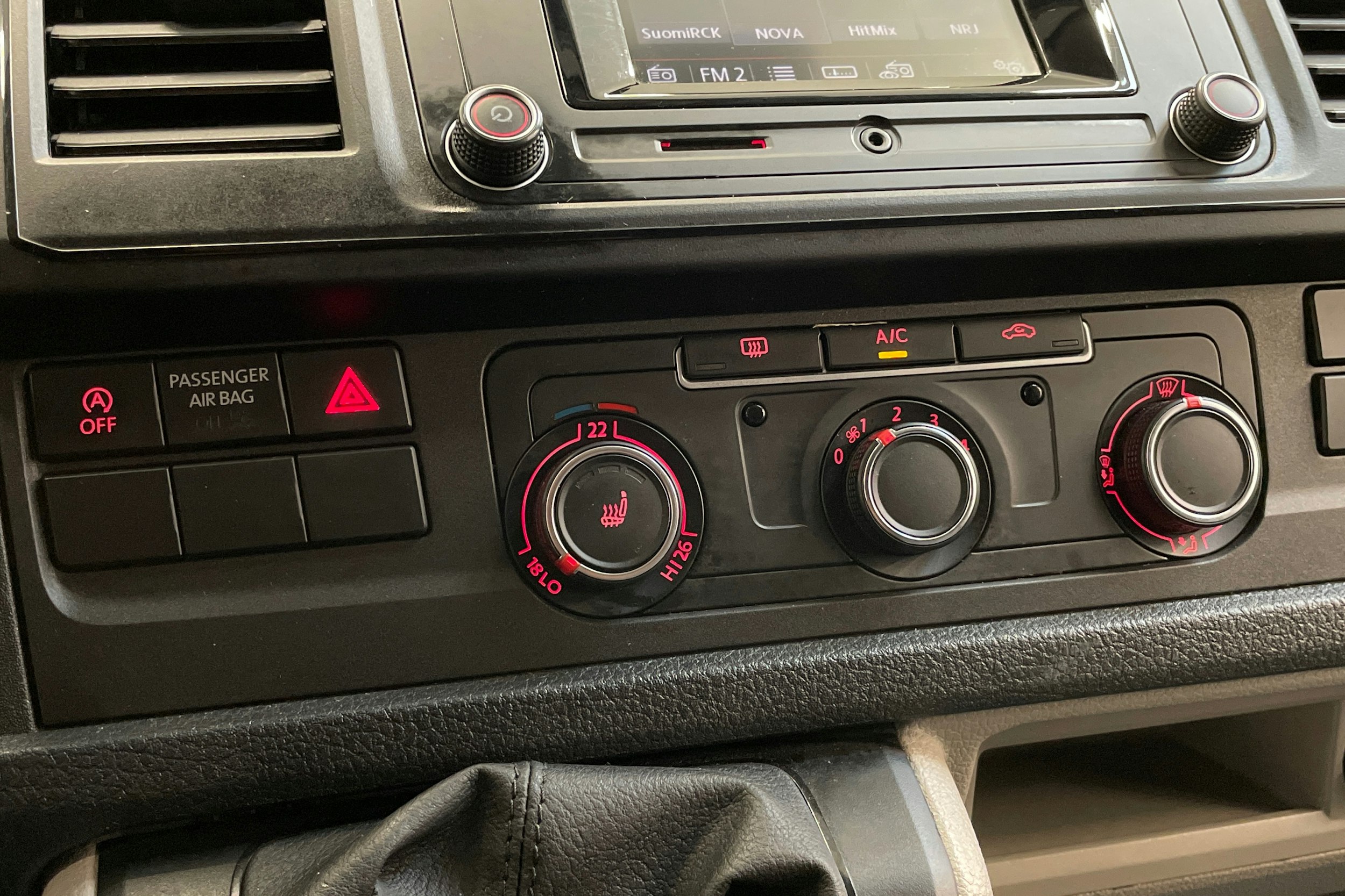 musta Volkswagen Transporter 2019 kuva 18.