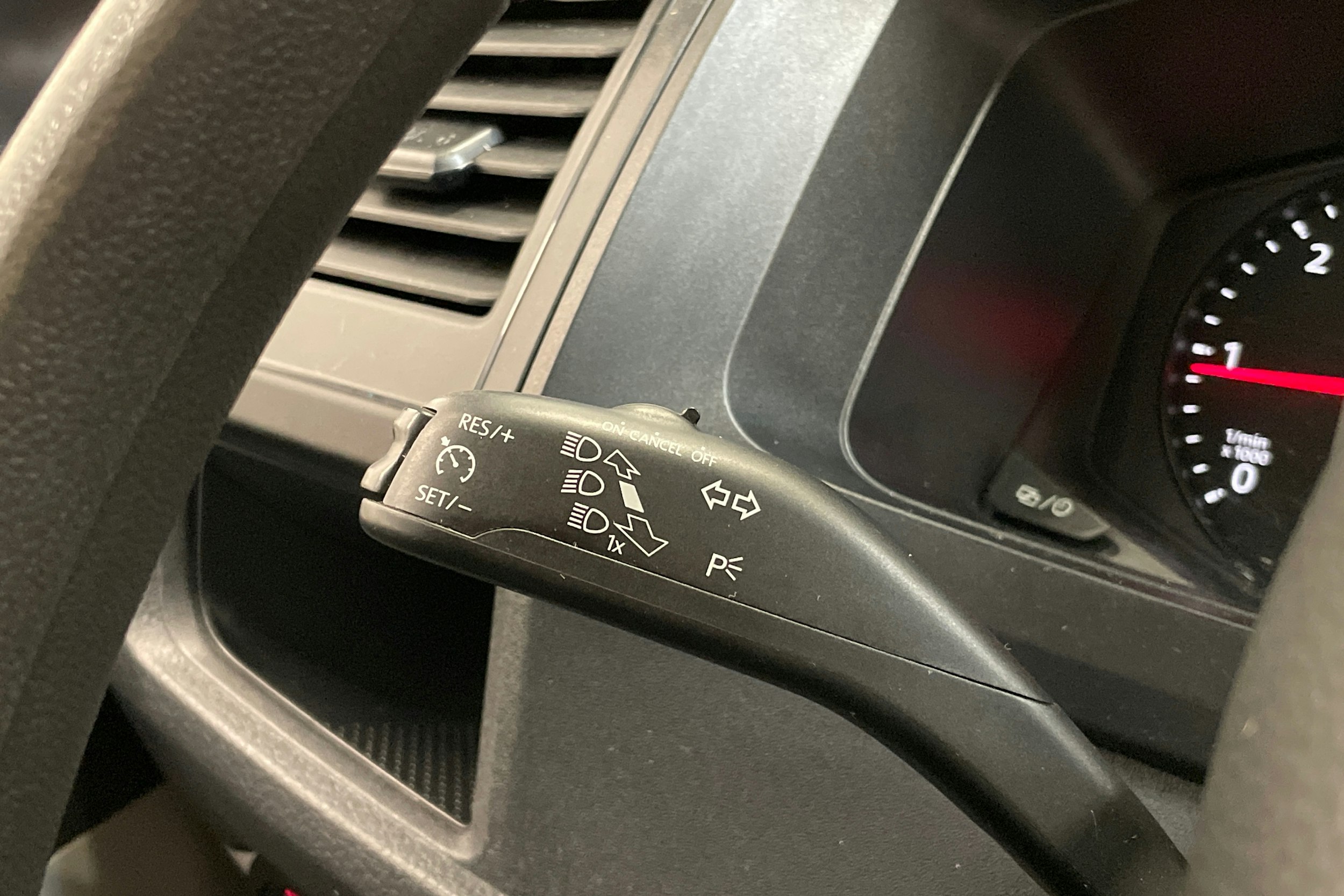 musta Volkswagen Transporter 2019 kuva 19.