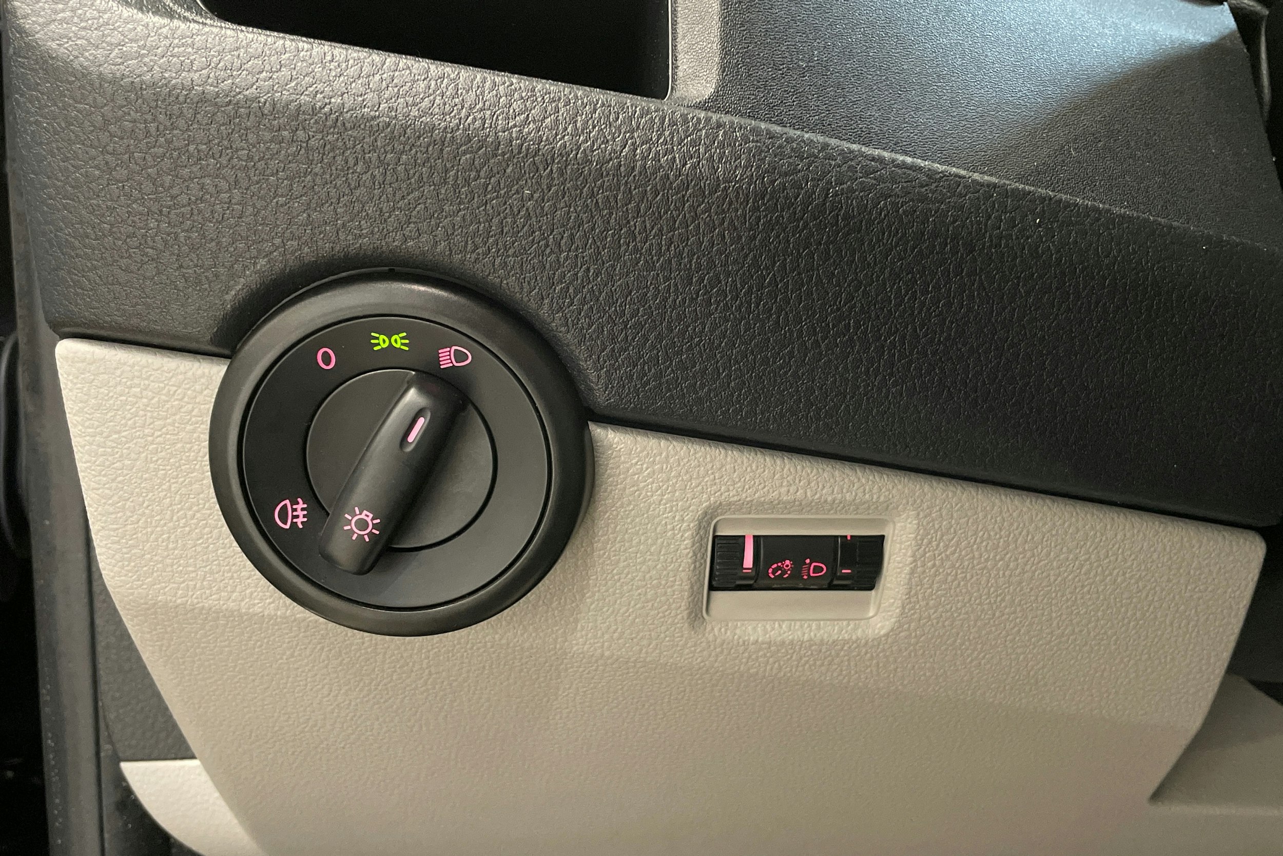 musta Volkswagen Transporter 2019 kuva 20.