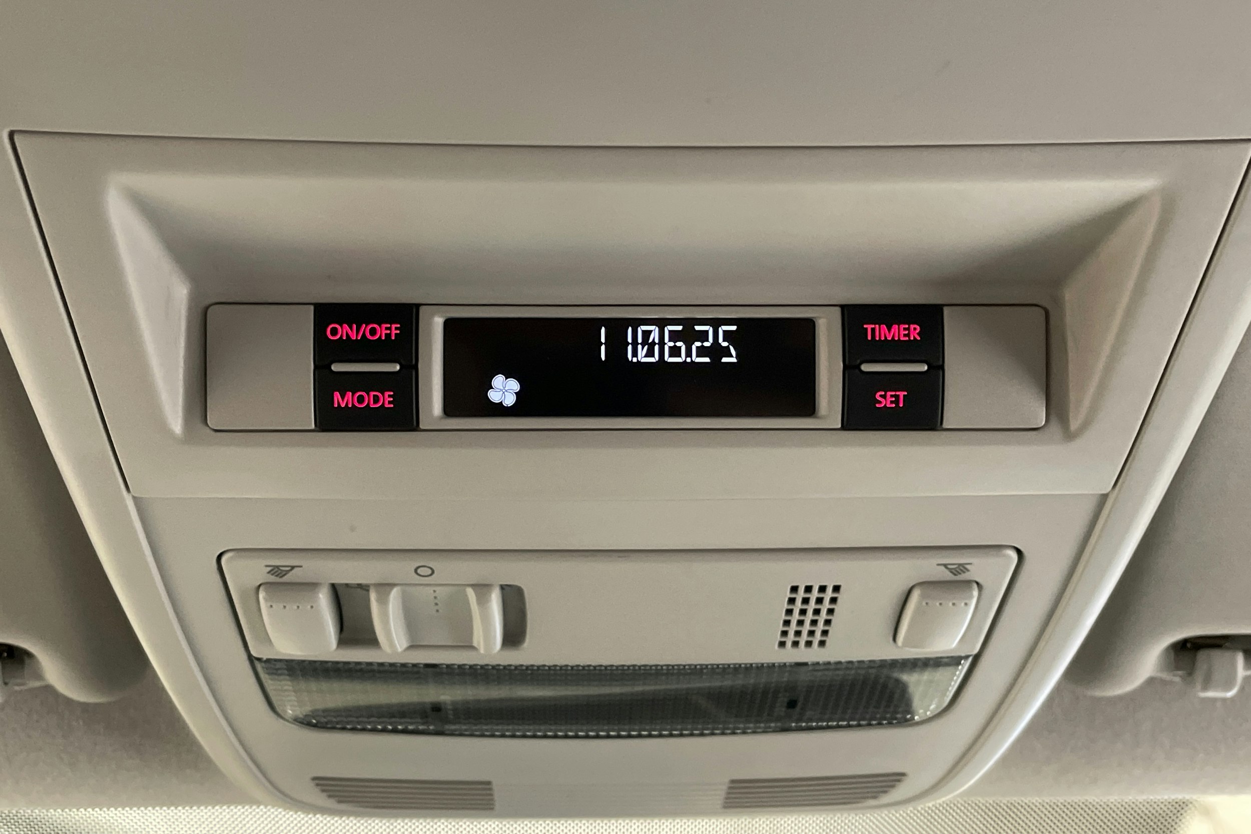 musta Volkswagen Transporter 2019 kuva 22.