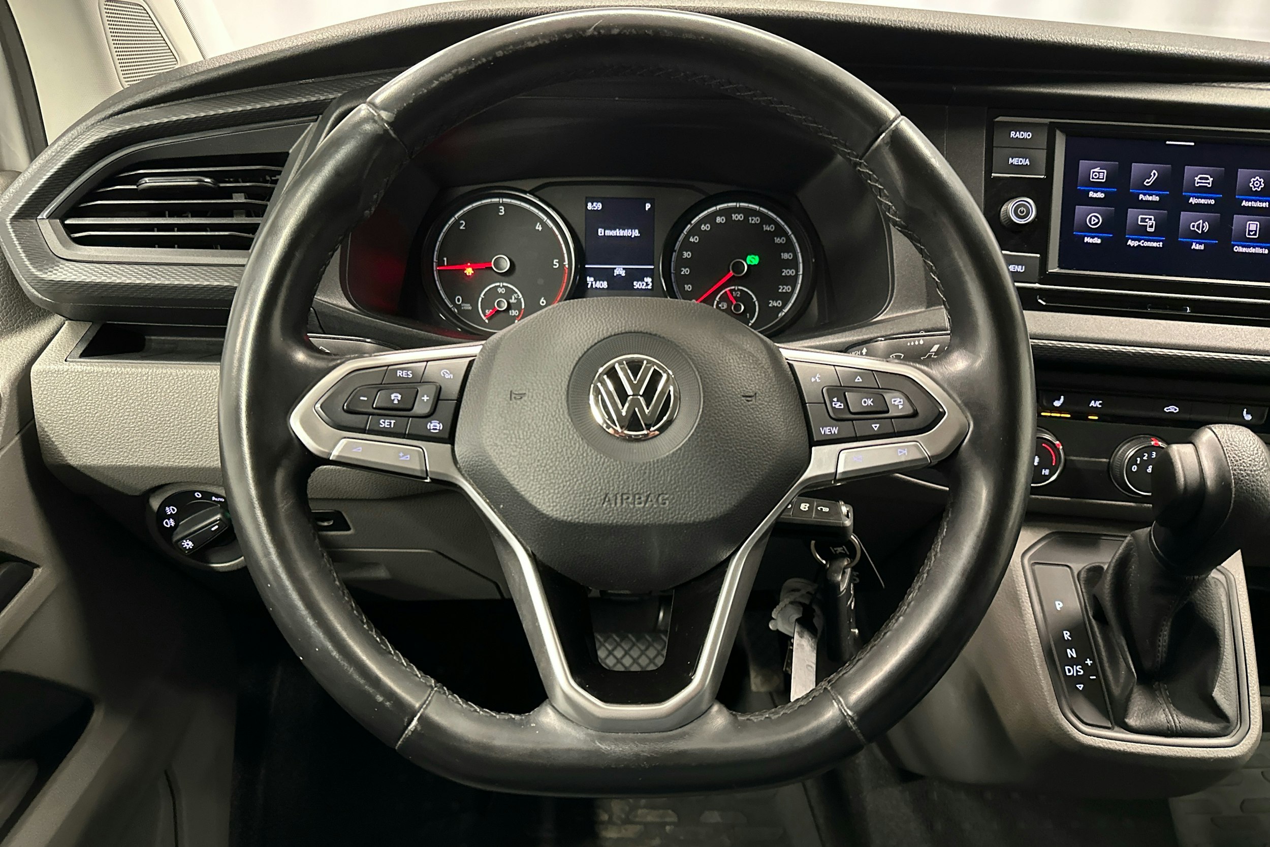valkoinen Volkswagen Transporter 2020 kuva 12.