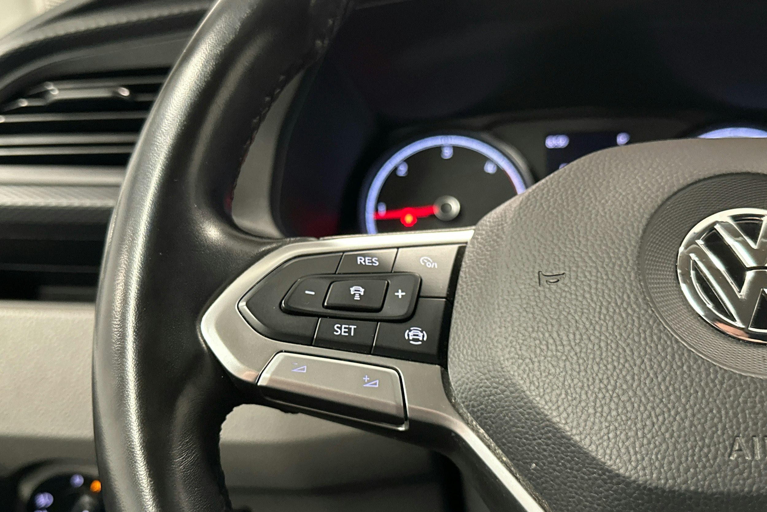 valkoinen Volkswagen Transporter 2020 kuva 14.