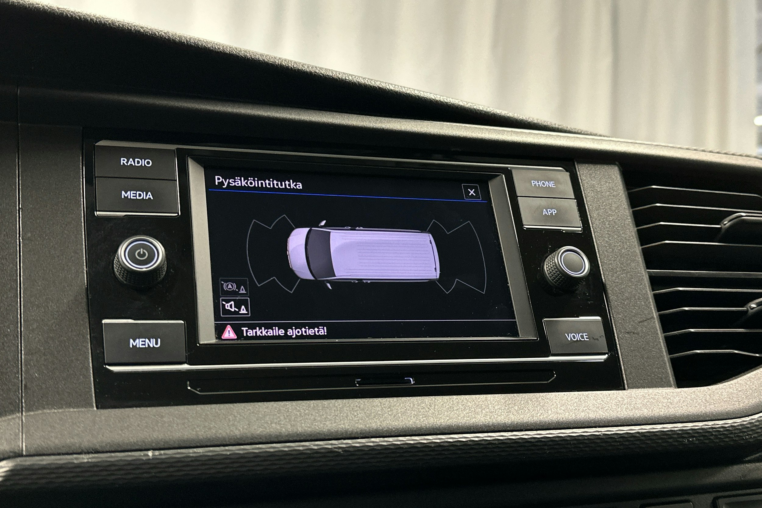 valkoinen Volkswagen Transporter 2020 kuva 20.