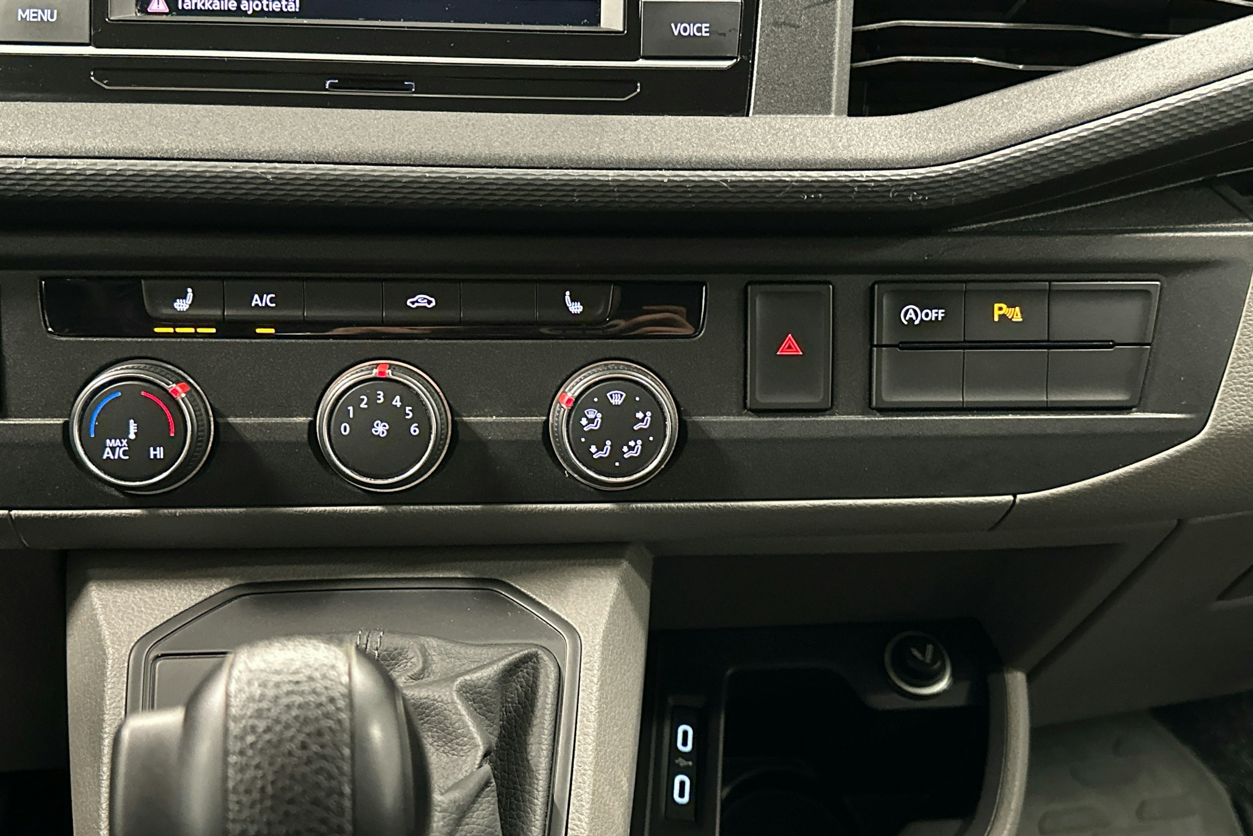 valkoinen Volkswagen Transporter 2020 kuva 21.