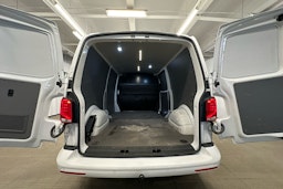 valkoinen Volkswagen Transporter 2020 kuva 22.