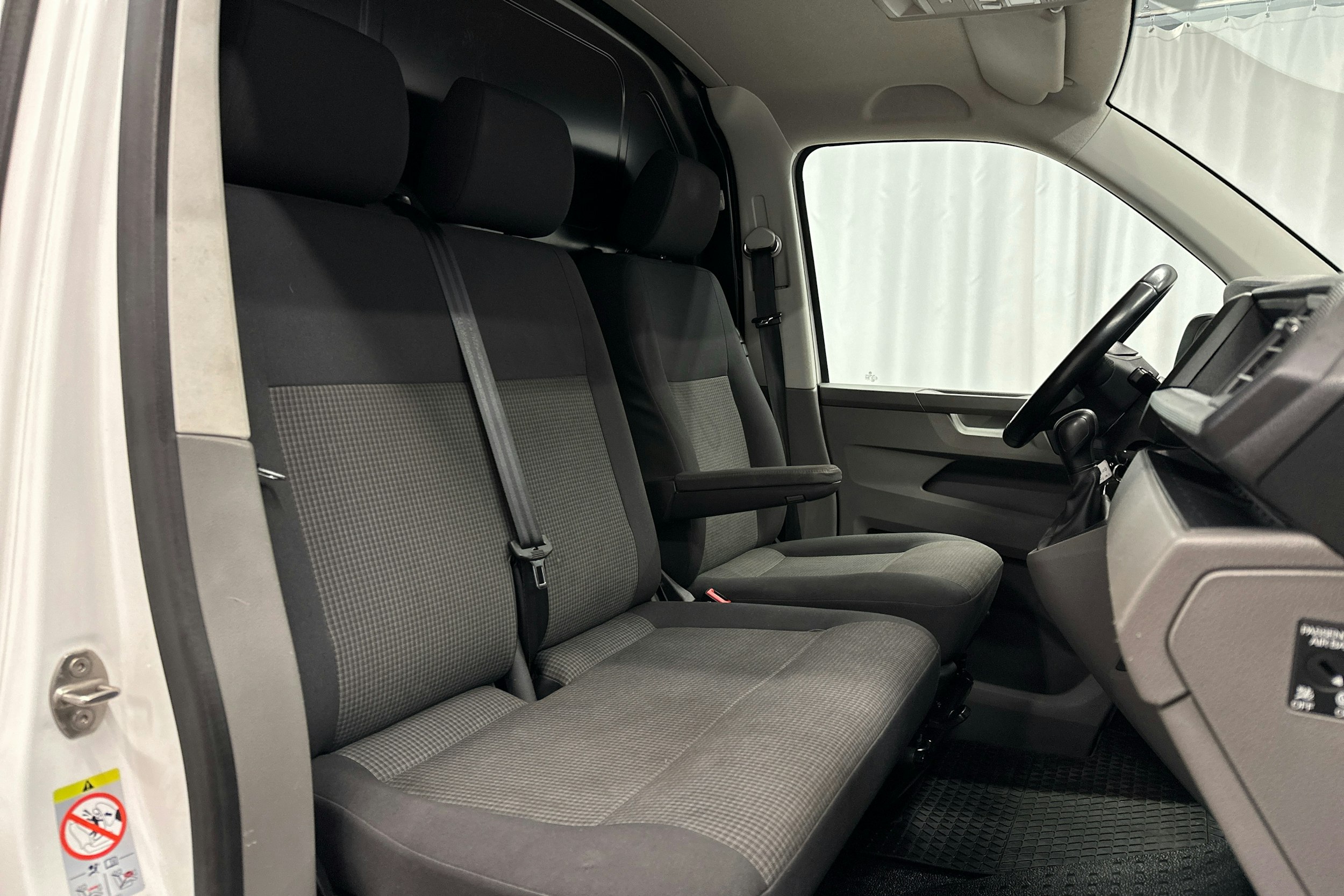 valkoinen Volkswagen Transporter 2020 kuva 8.