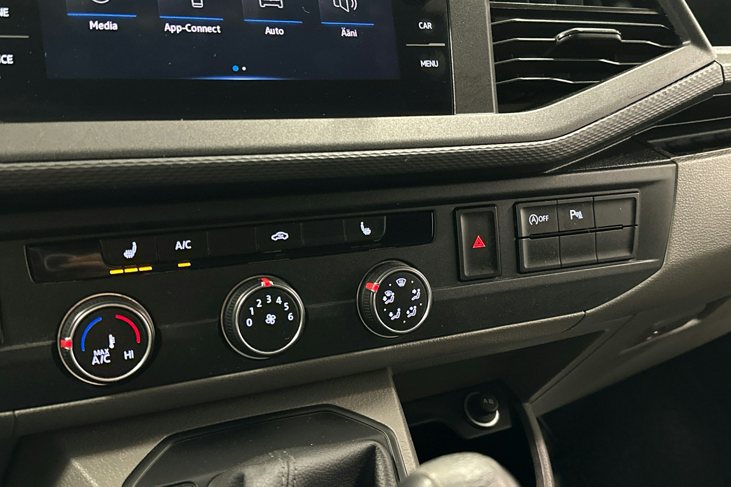 valkoinen Volkswagen Transporter 2020 kuva 14.