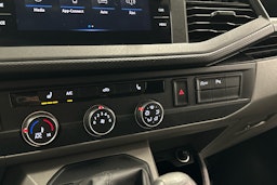 valkoinen Volkswagen Transporter 2020 kuva 14.