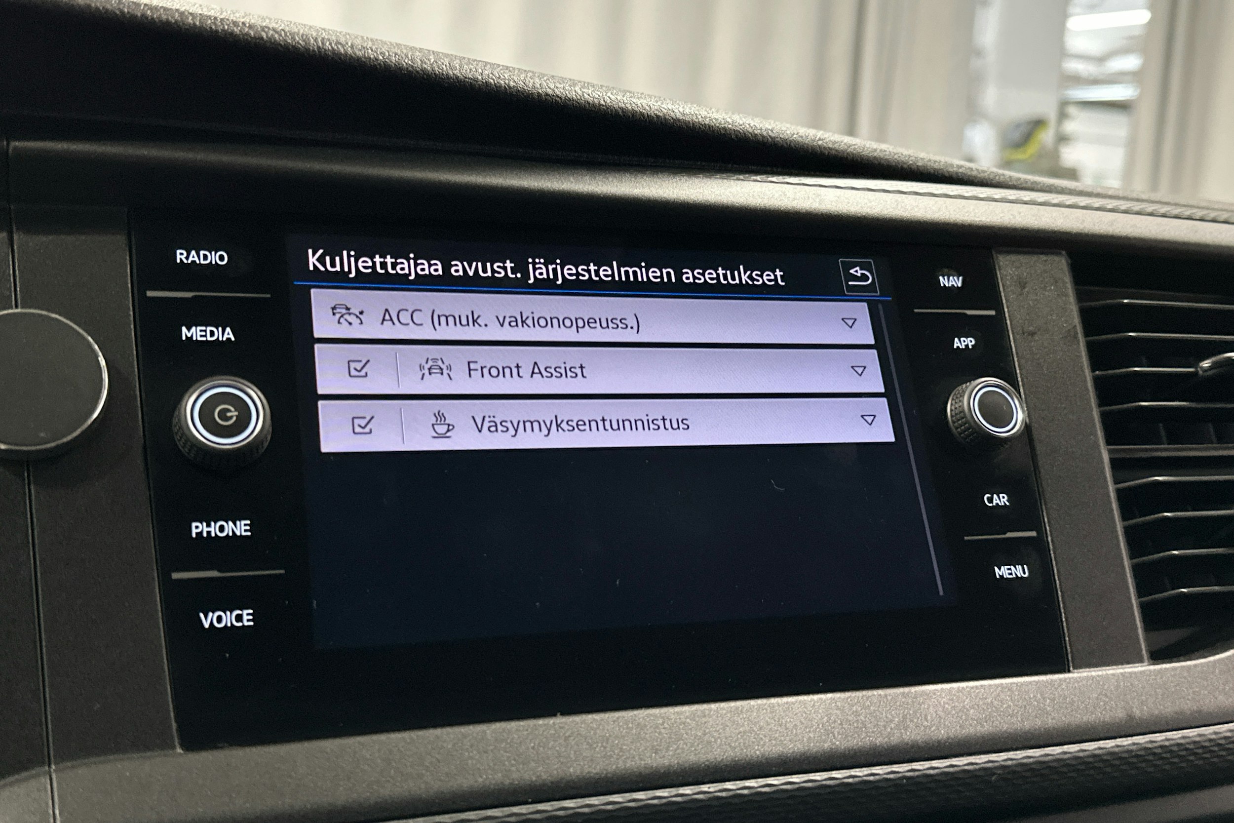 valkoinen Volkswagen Transporter 2020 kuva 18.