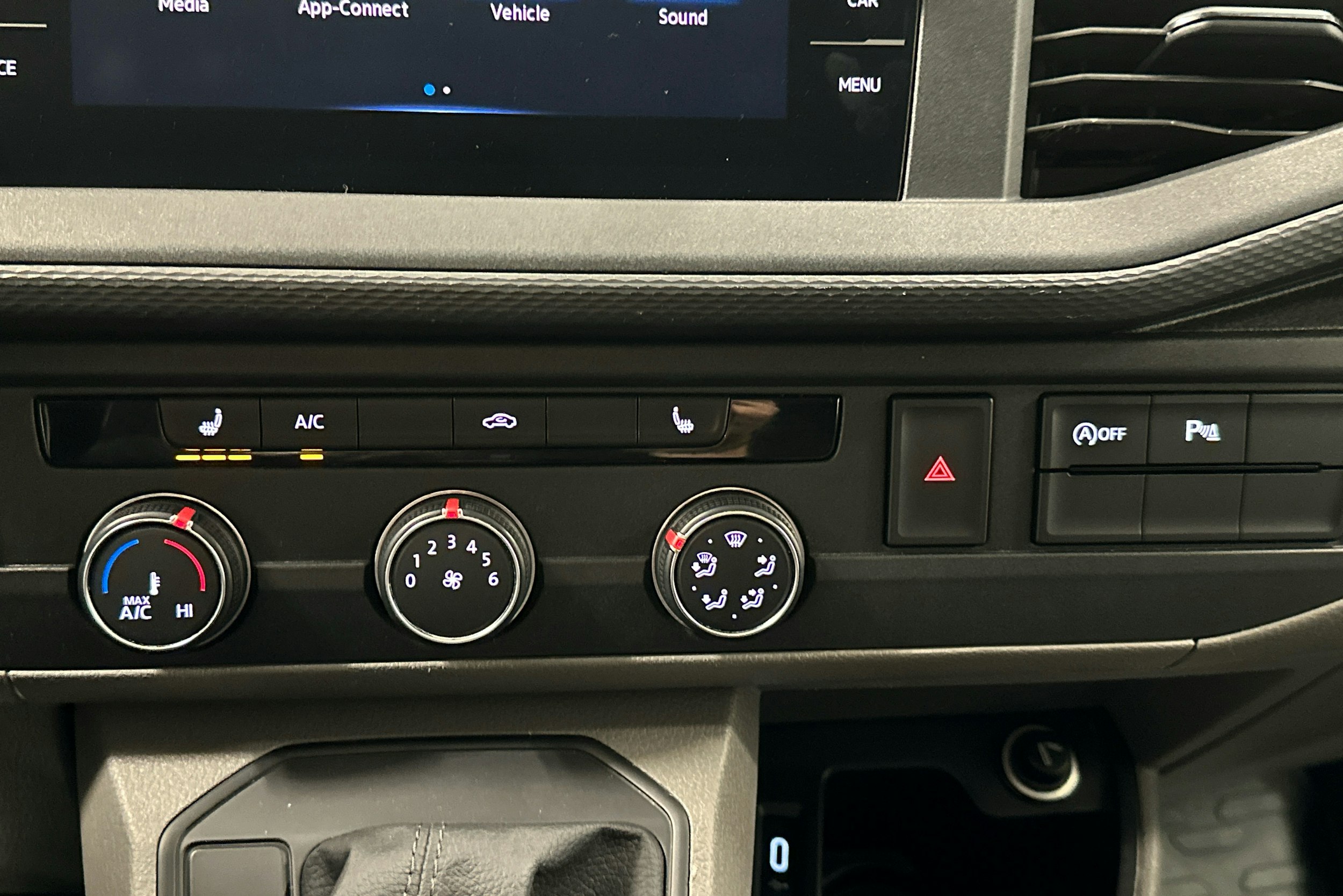 valkoinen Volkswagen Transporter 2020 kuva 14.