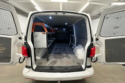 valkoinen Volkswagen Transporter 2020 kuva 19.
