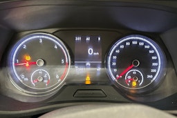 valkoinen Volkswagen Transporter 2020 kuva 24.