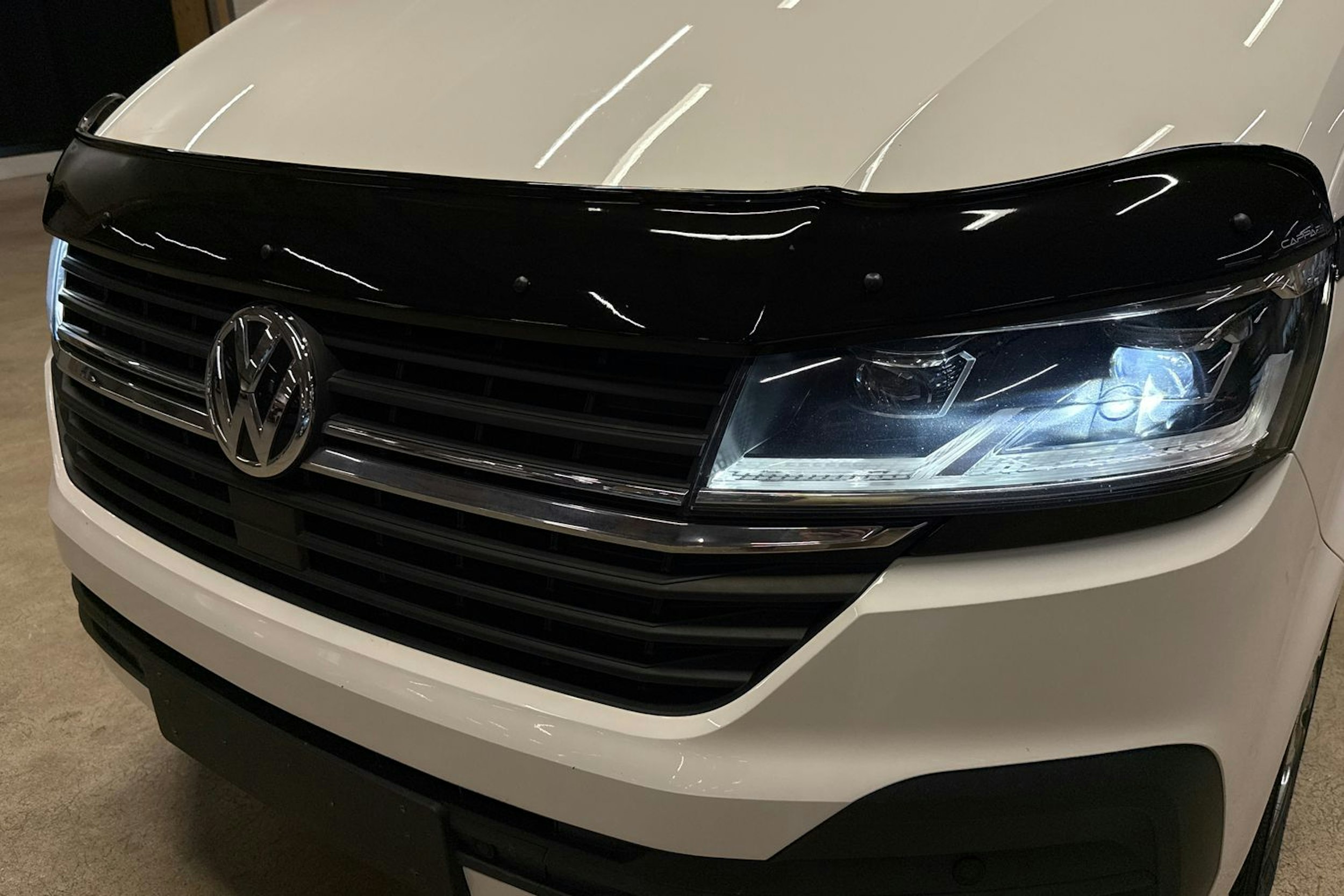 valkoinen Volkswagen Transporter 2020 kuva 29.