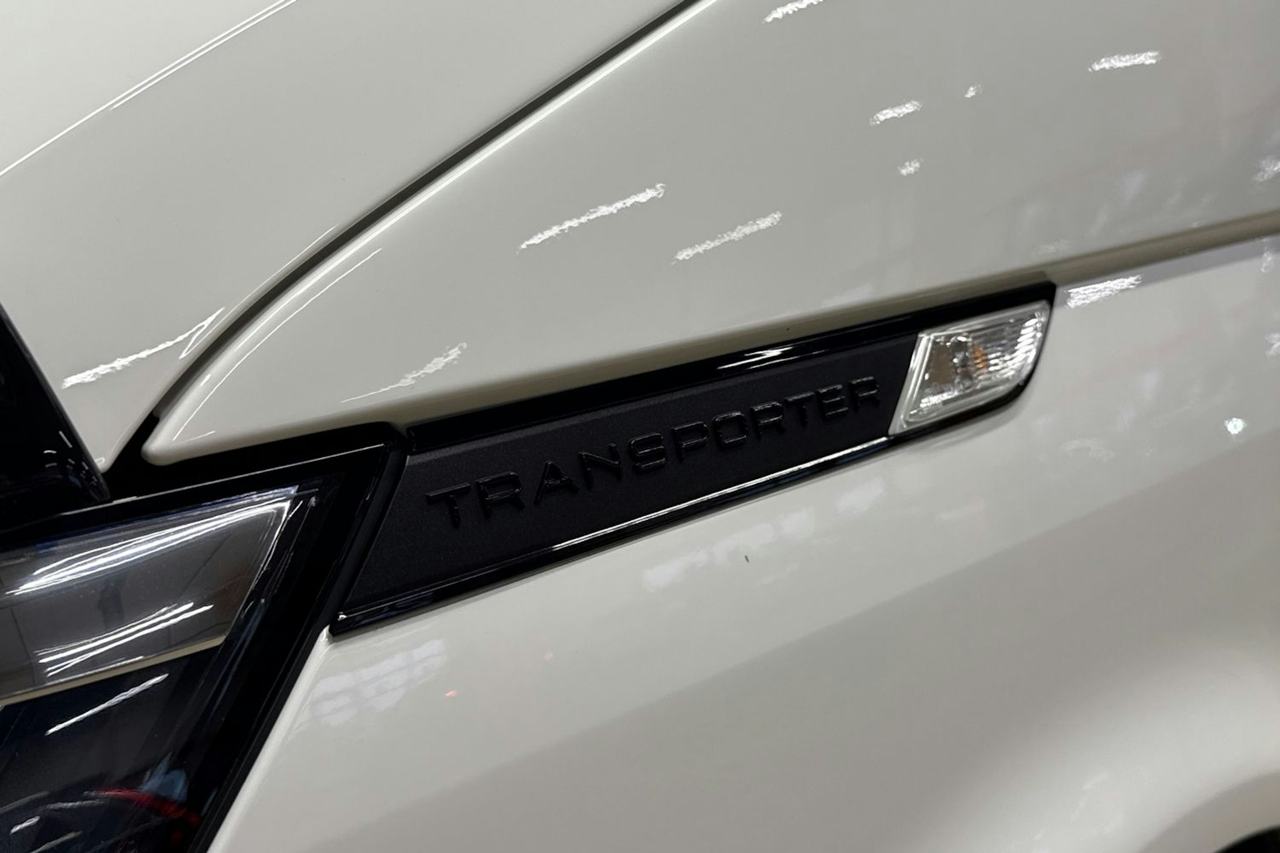 valkoinen Volkswagen Transporter 2020 kuva 30.