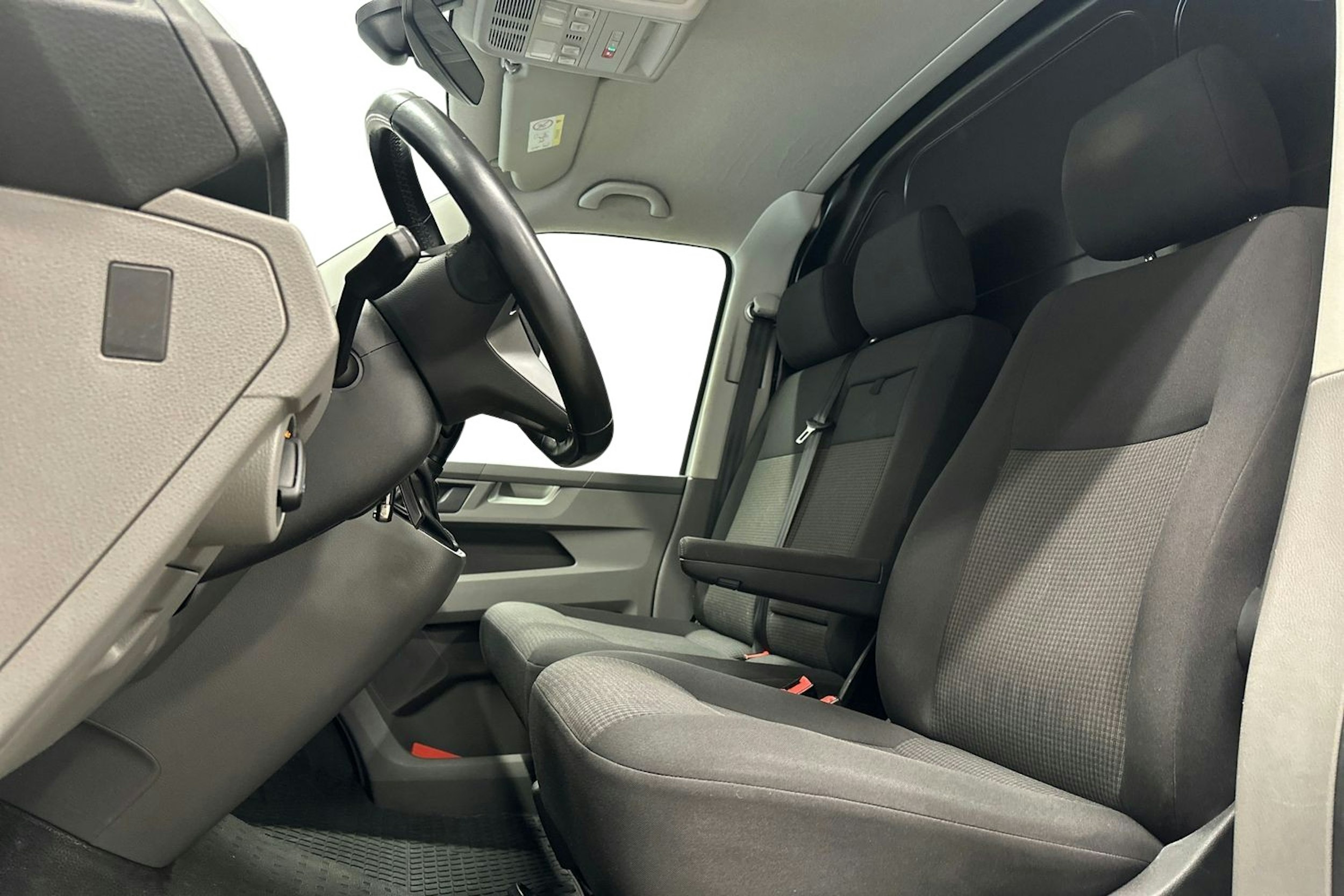 valkoinen Volkswagen Transporter 2020 kuva 8.