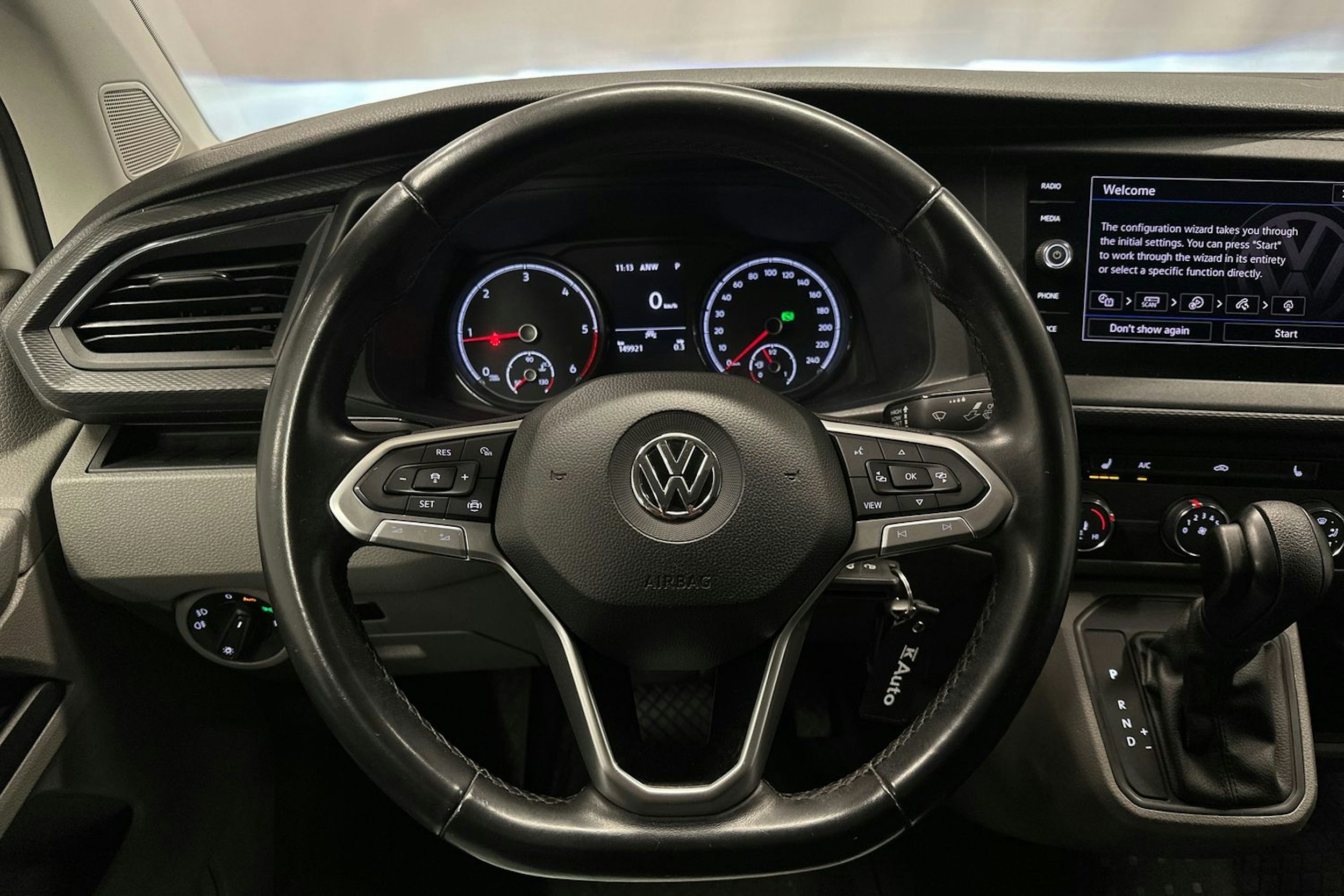 valkoinen Volkswagen Transporter 2020 kuva 11.