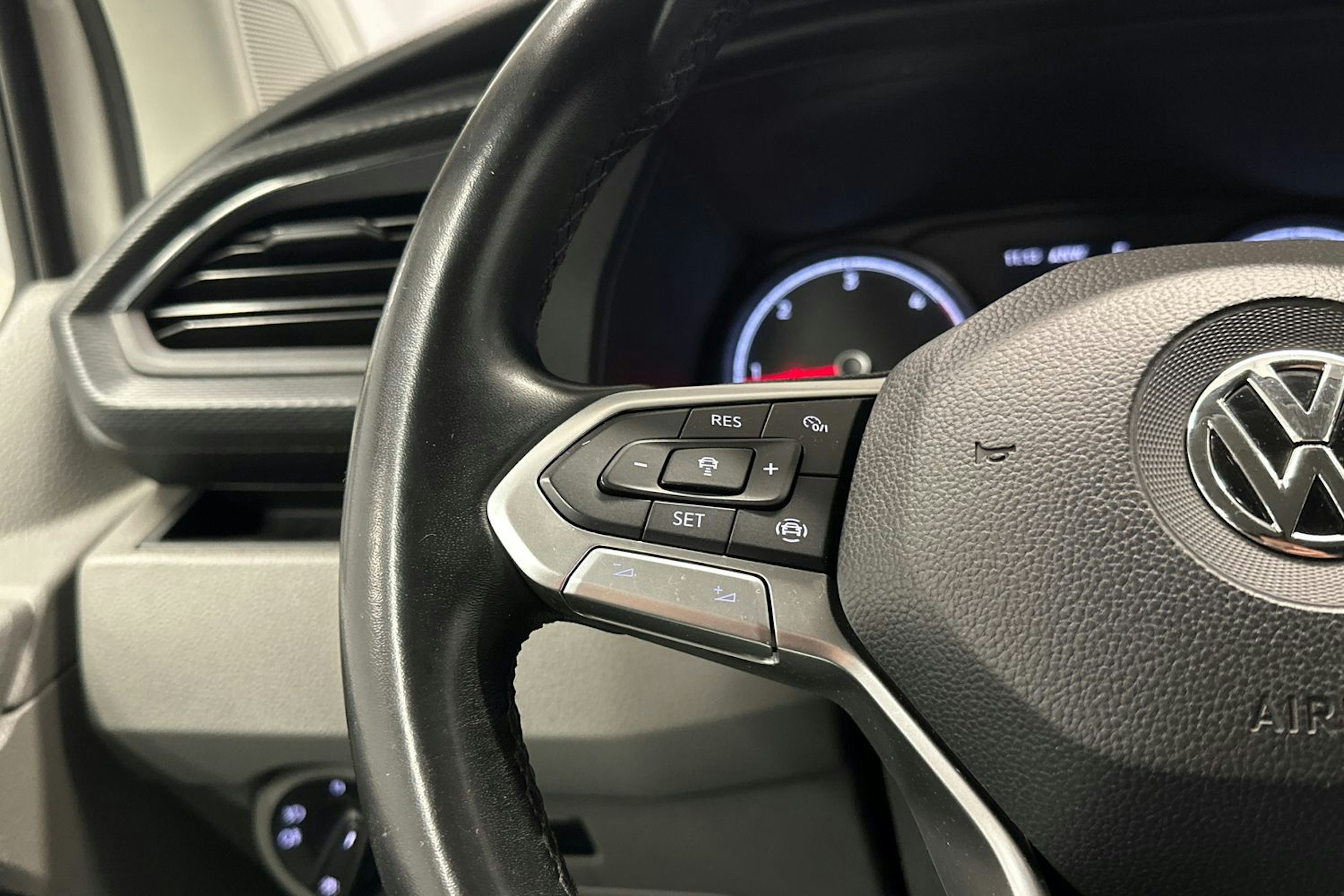 valkoinen Volkswagen Transporter 2020 kuva 12.