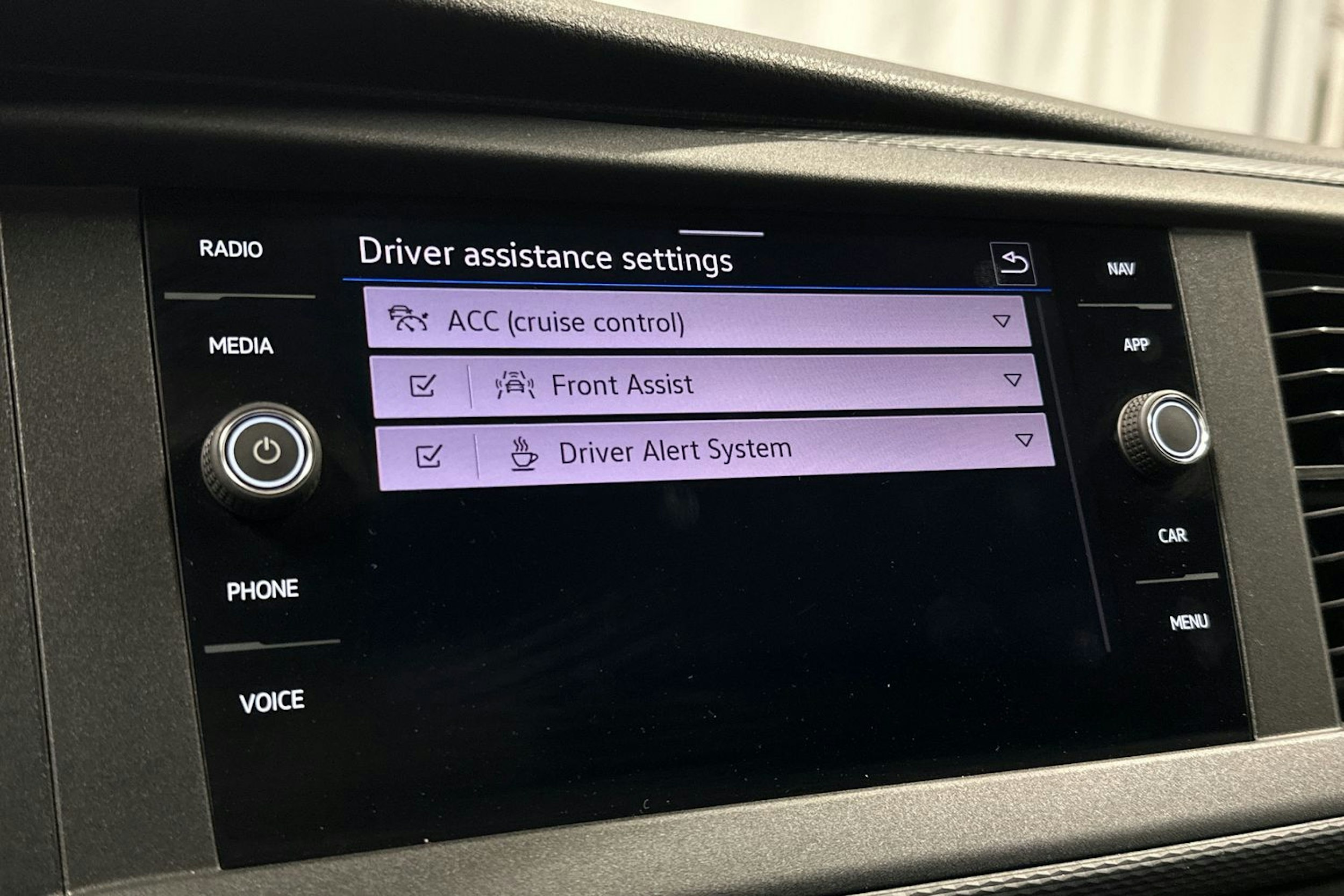 valkoinen Volkswagen Transporter 2020 kuva 19.