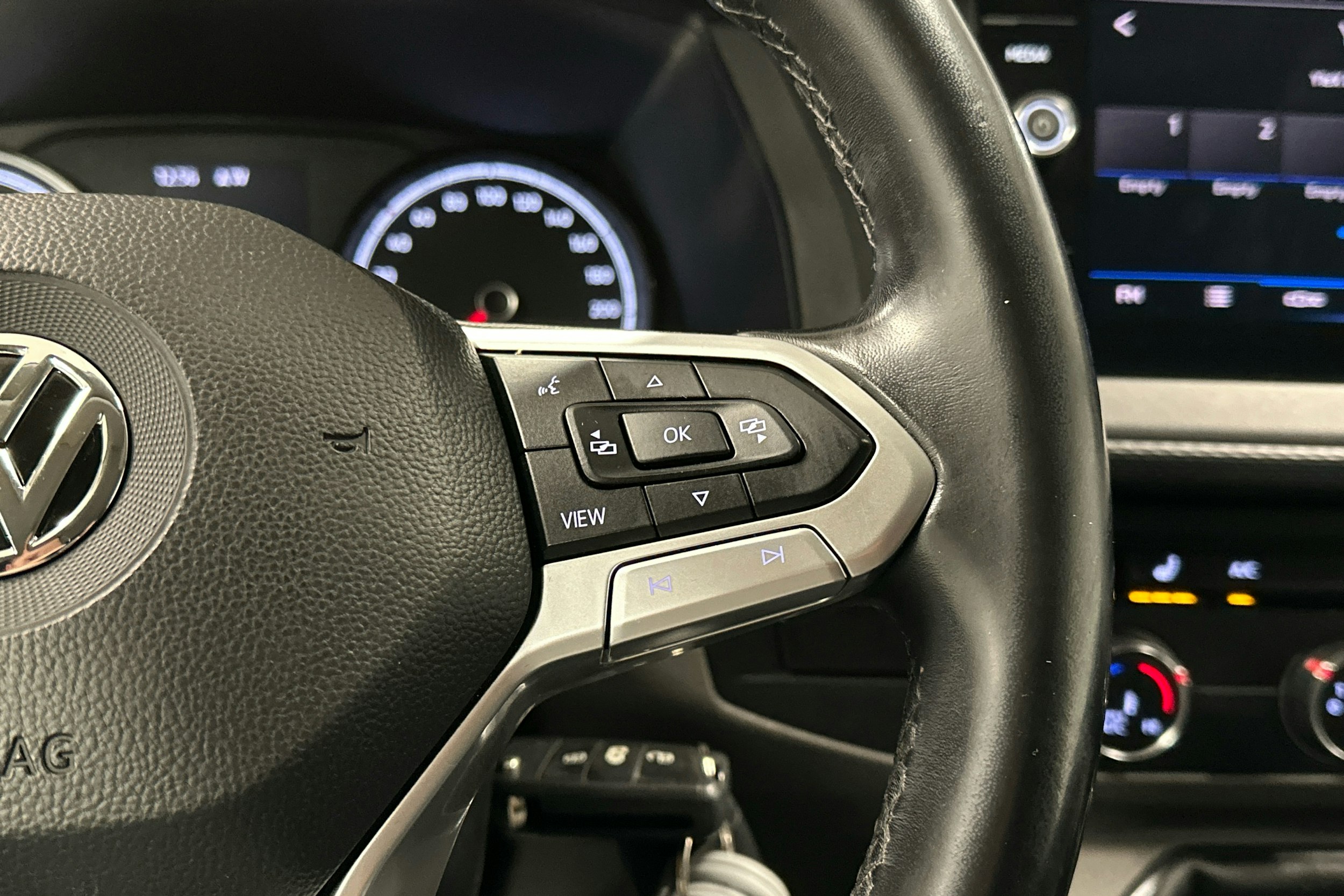 valkoinen Volkswagen Transporter 2020 kuva 8.