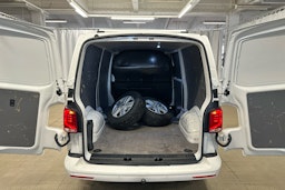 valkoinen Volkswagen Transporter 2020 kuva 19.