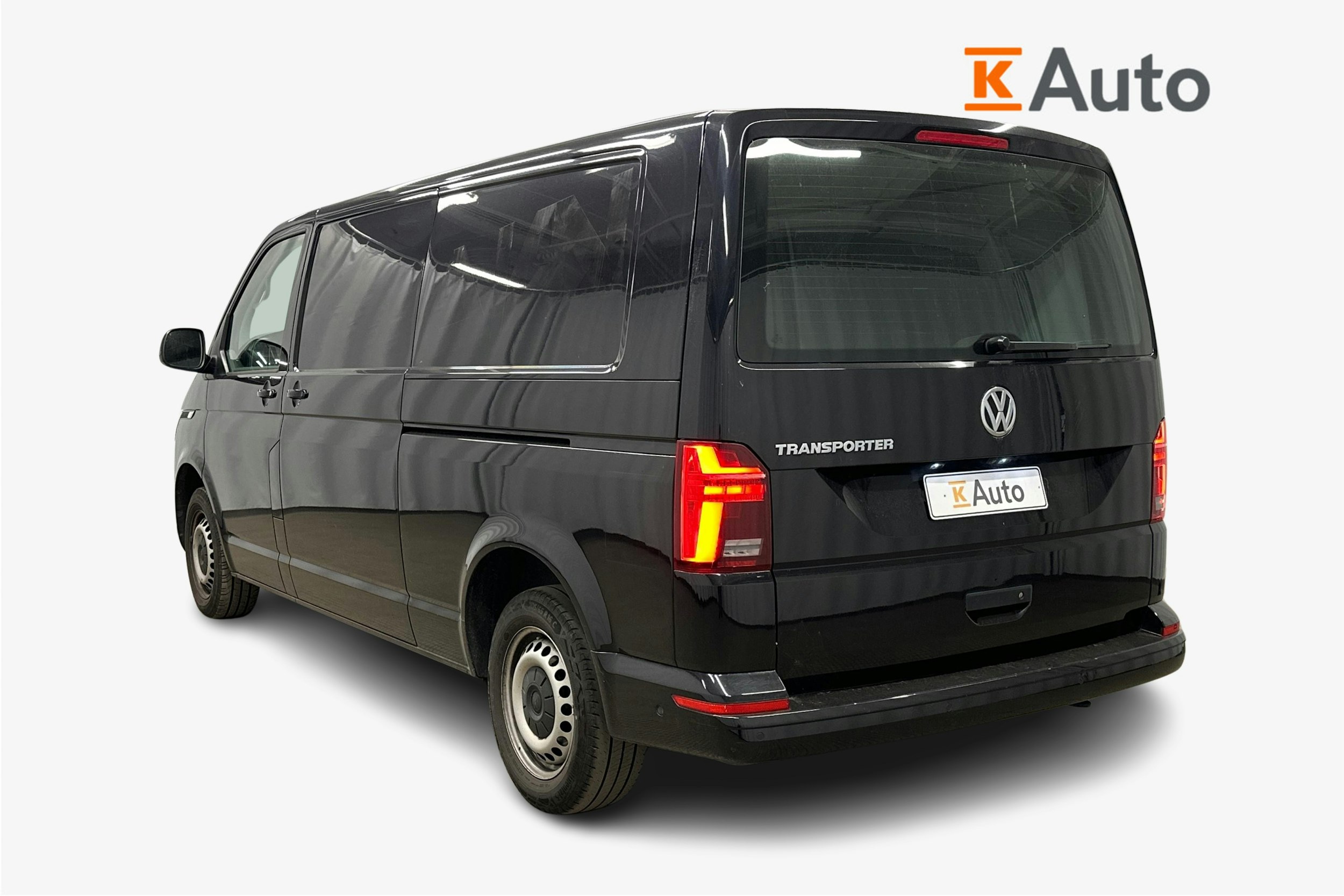 musta Volkswagen Transporter 2020 kuva 2.