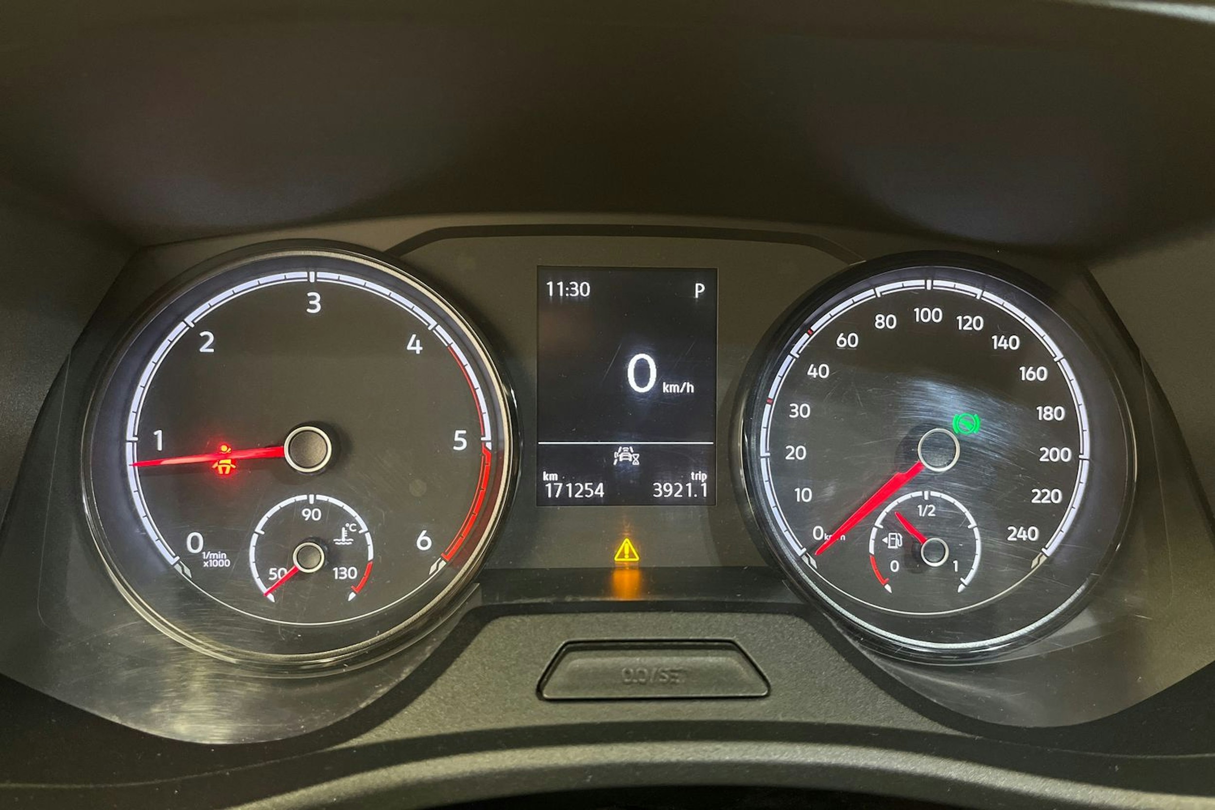musta Volkswagen Transporter 2020 kuva 22.