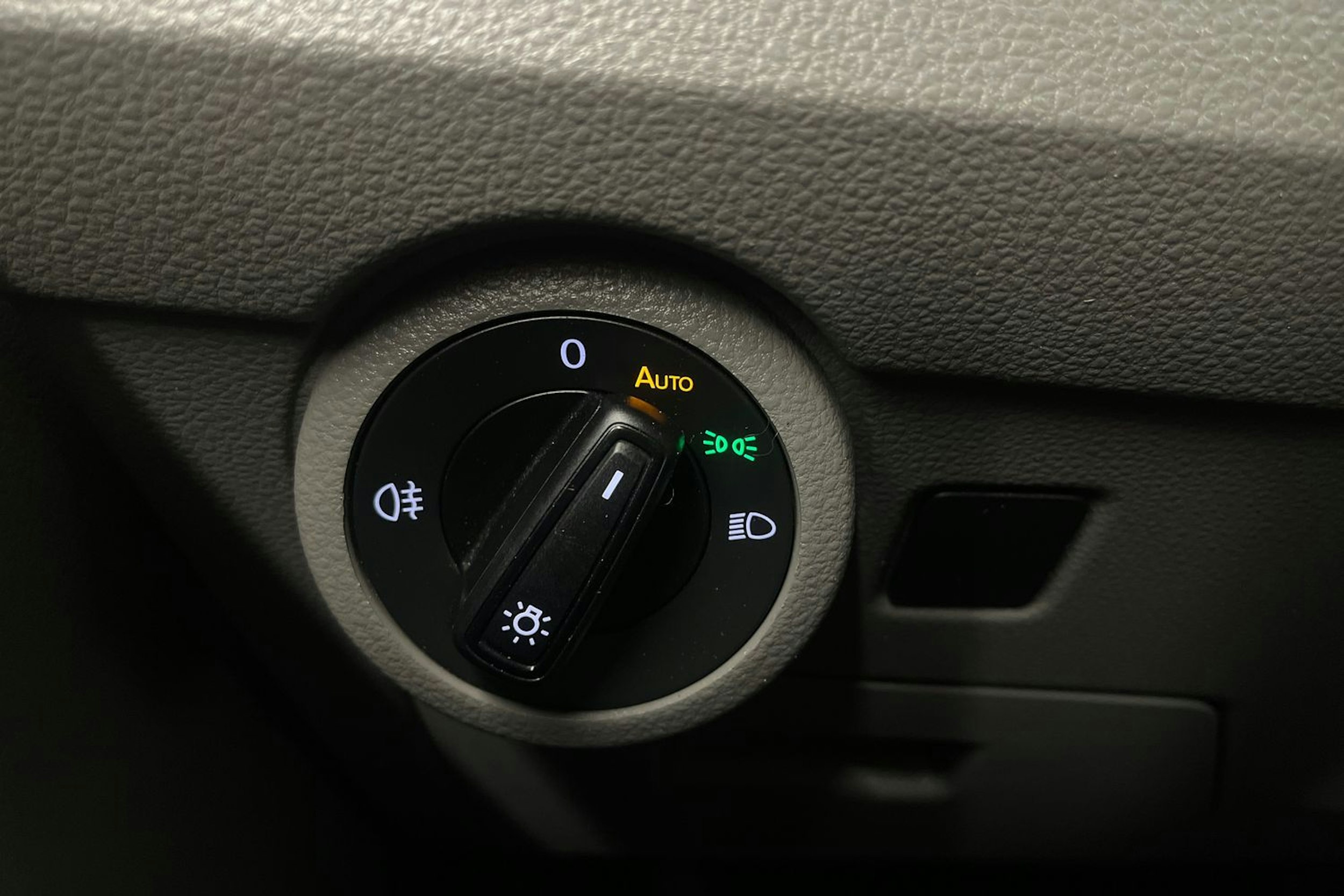 musta Volkswagen Transporter 2020 kuva 24.