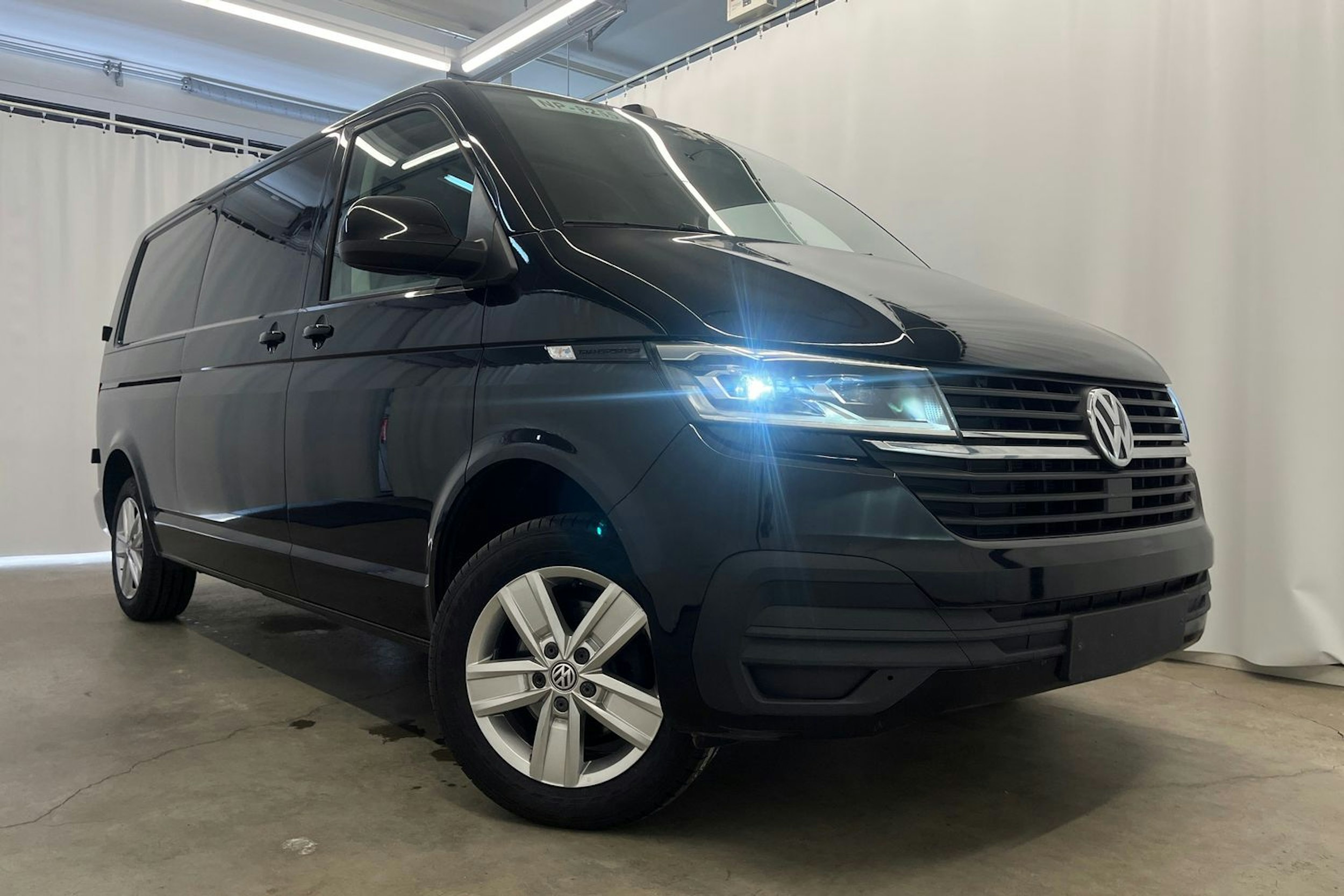 musta Volkswagen Transporter 2020 kuva 33.