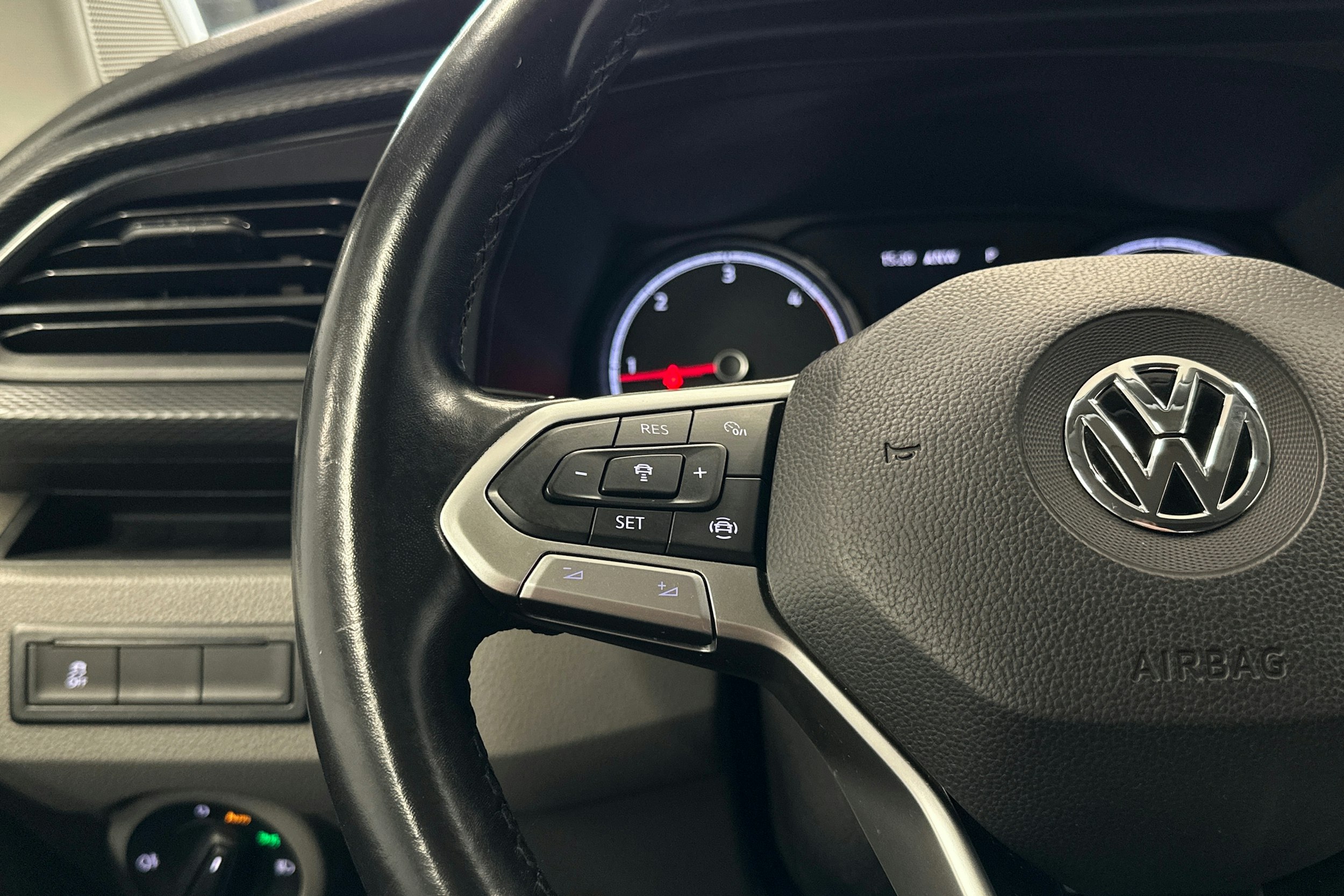 hopea Volkswagen Transporter 2020 kuva 9.