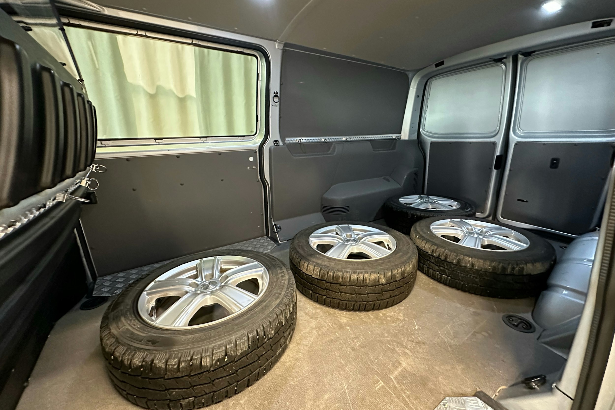 hopea Volkswagen Transporter 2020 kuva 19.