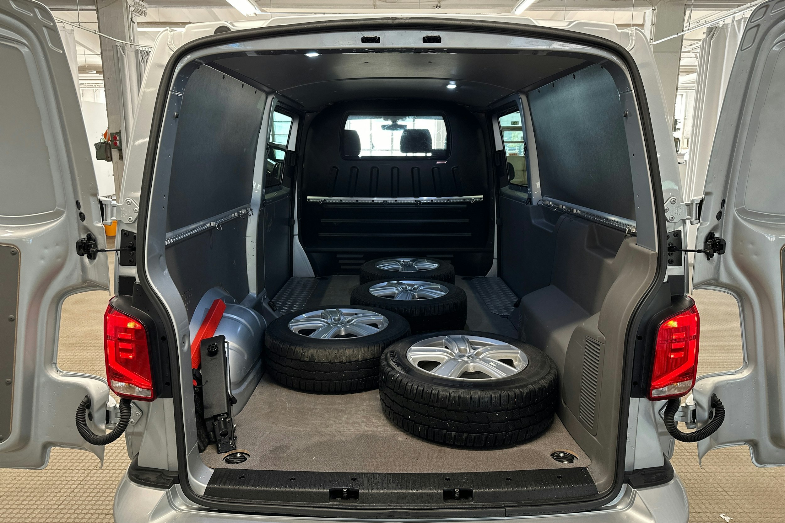 hopea Volkswagen Transporter 2020 kuva 20.