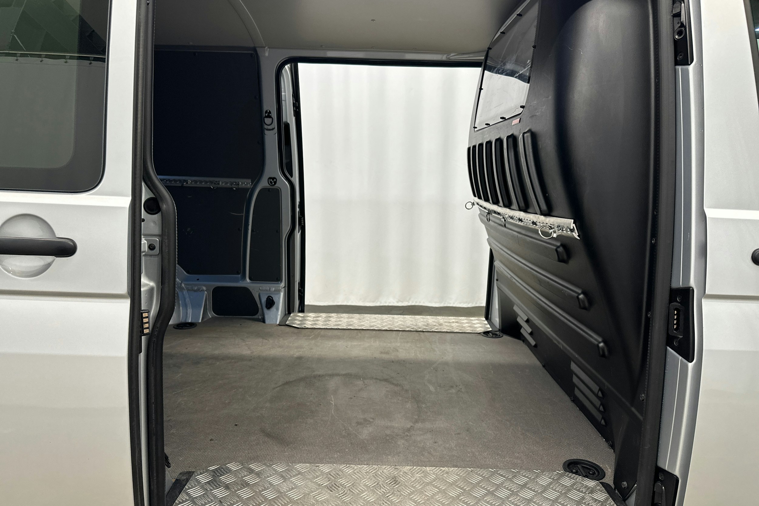 hopea Volkswagen Transporter 2020 kuva 27.